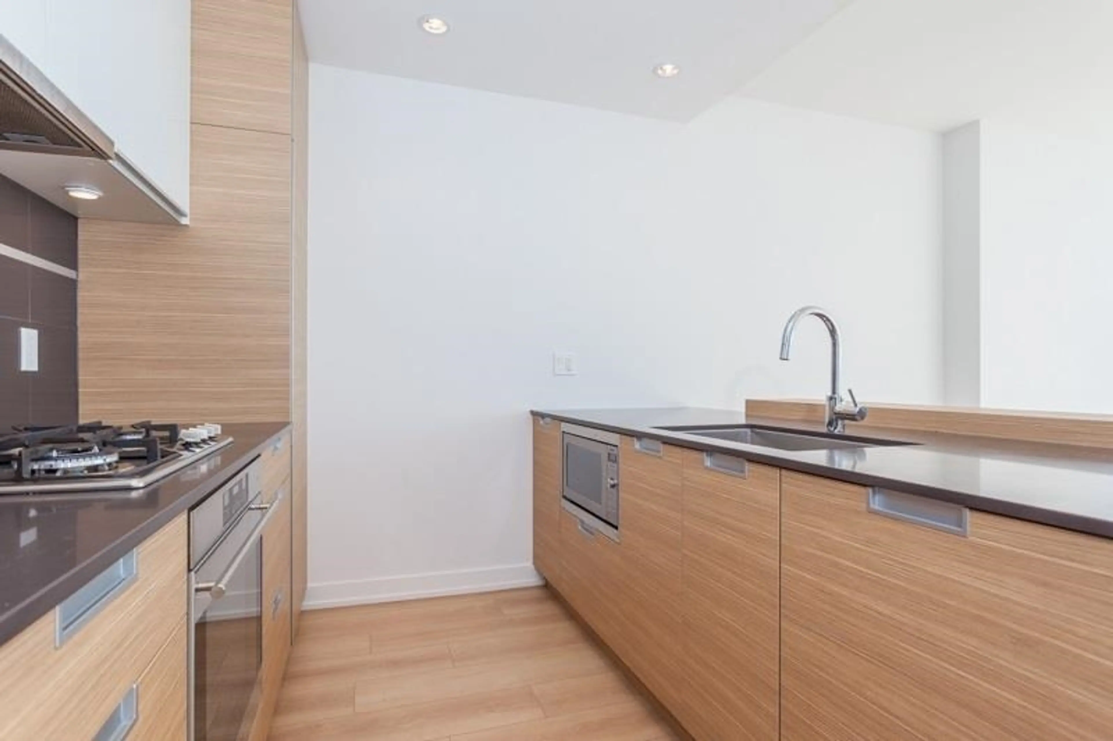 Property at #3302 4688 KINGSWAY, Burnaby, BC