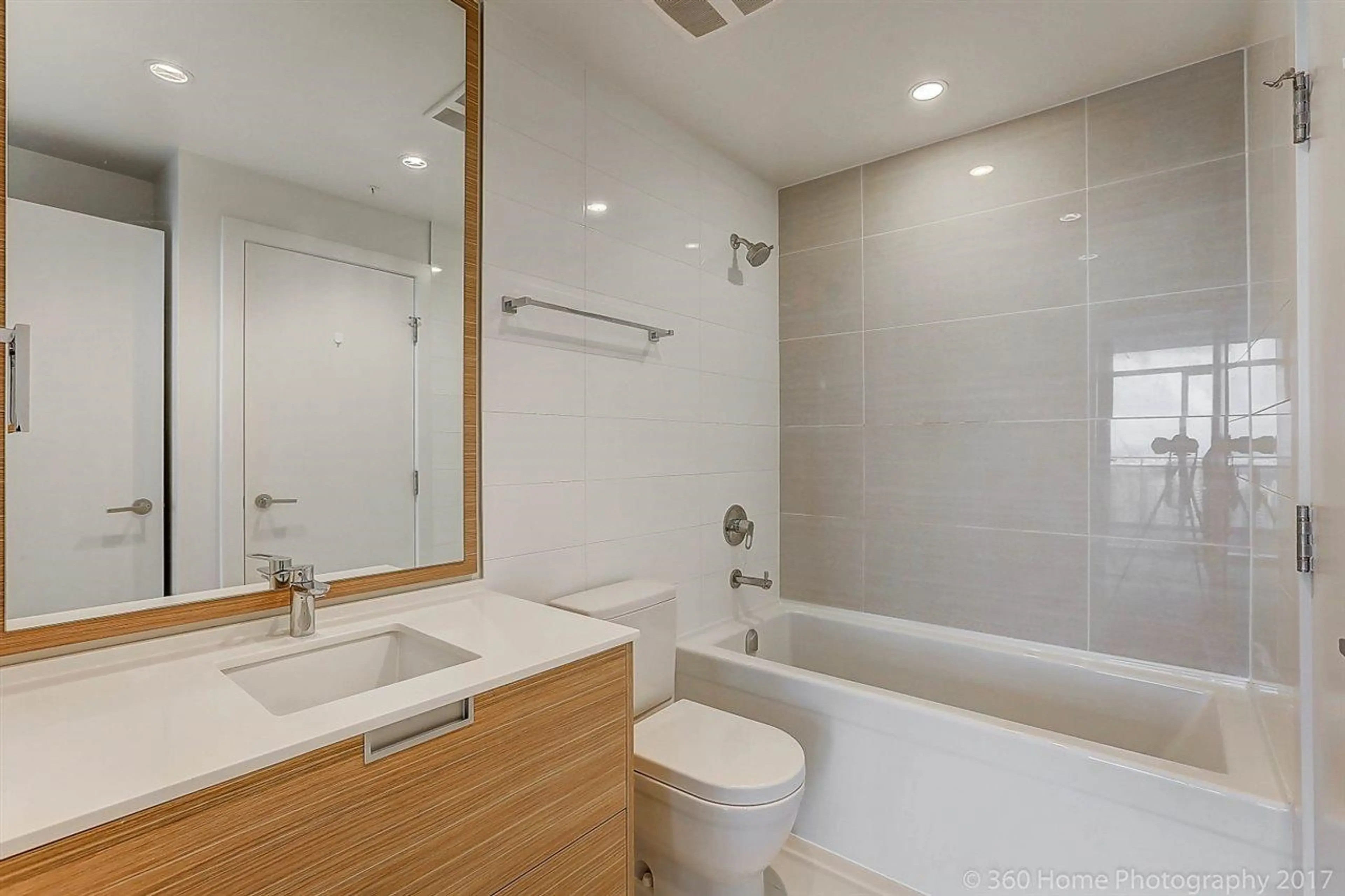 Property at #3302 4688 KINGSWAY, Burnaby, BC