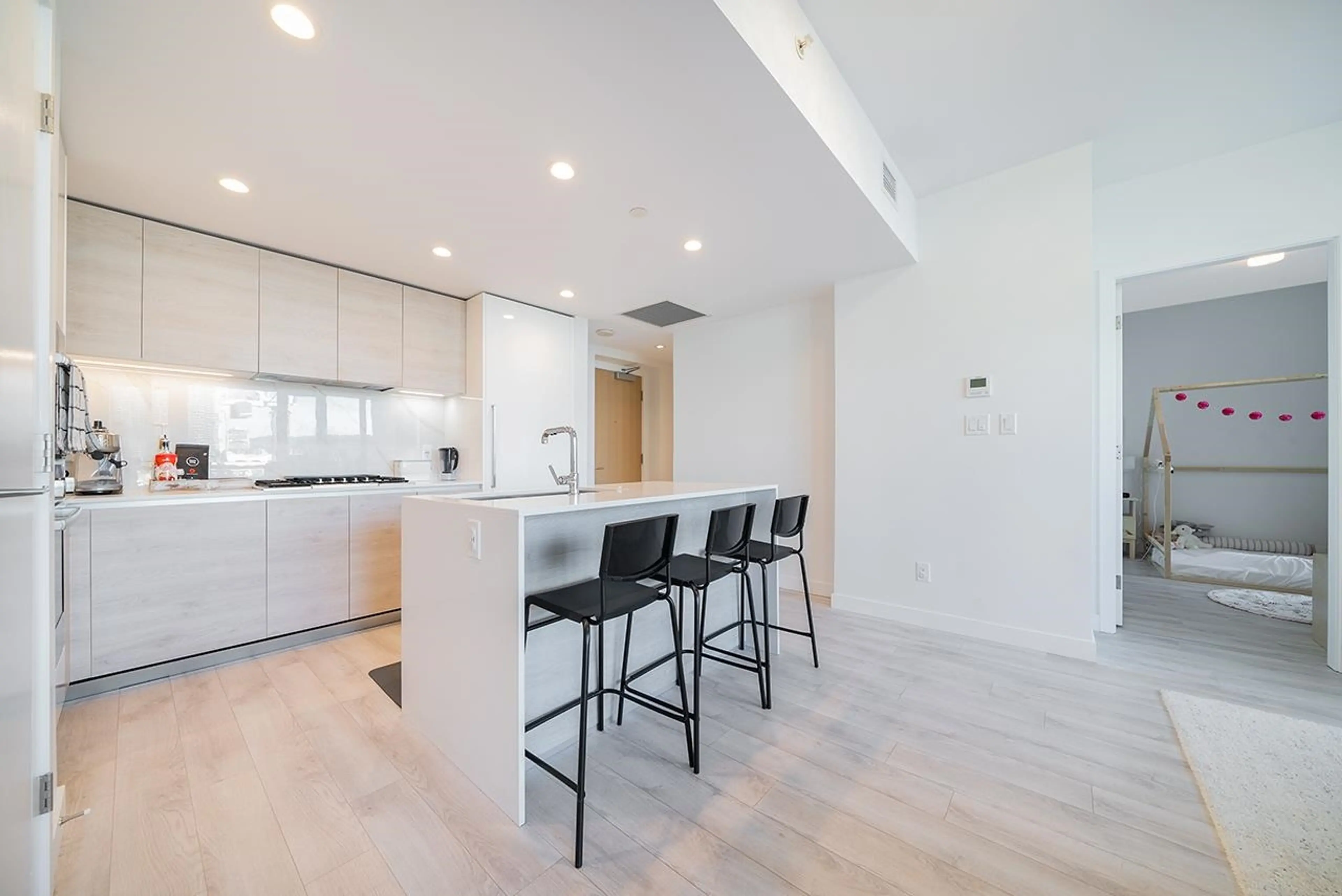 Property at #305 2085 SKYLINE COURT, Burnaby, BC