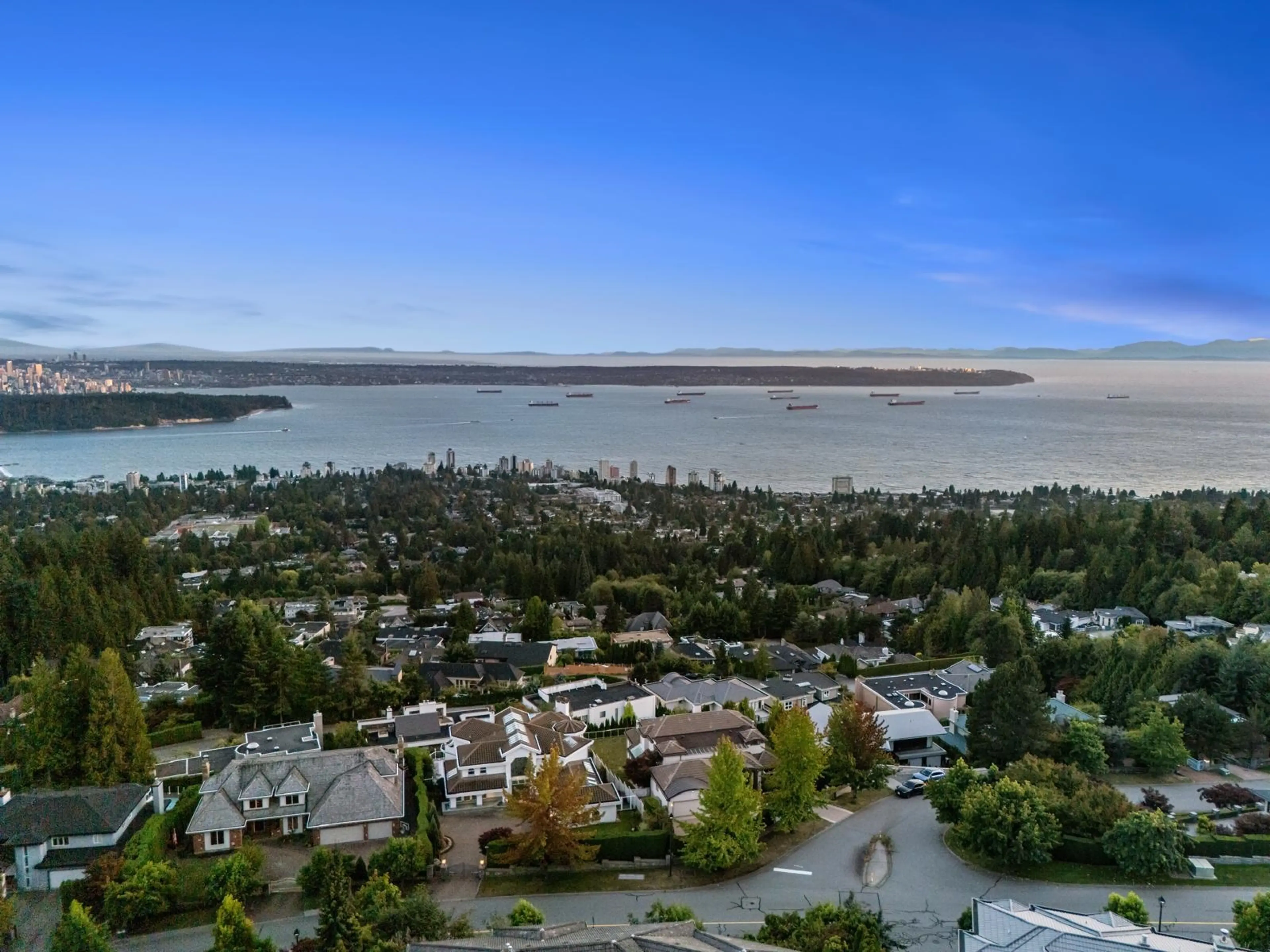 Property at 1526 CHIPPENDALE COURT, West Vancouver, BC