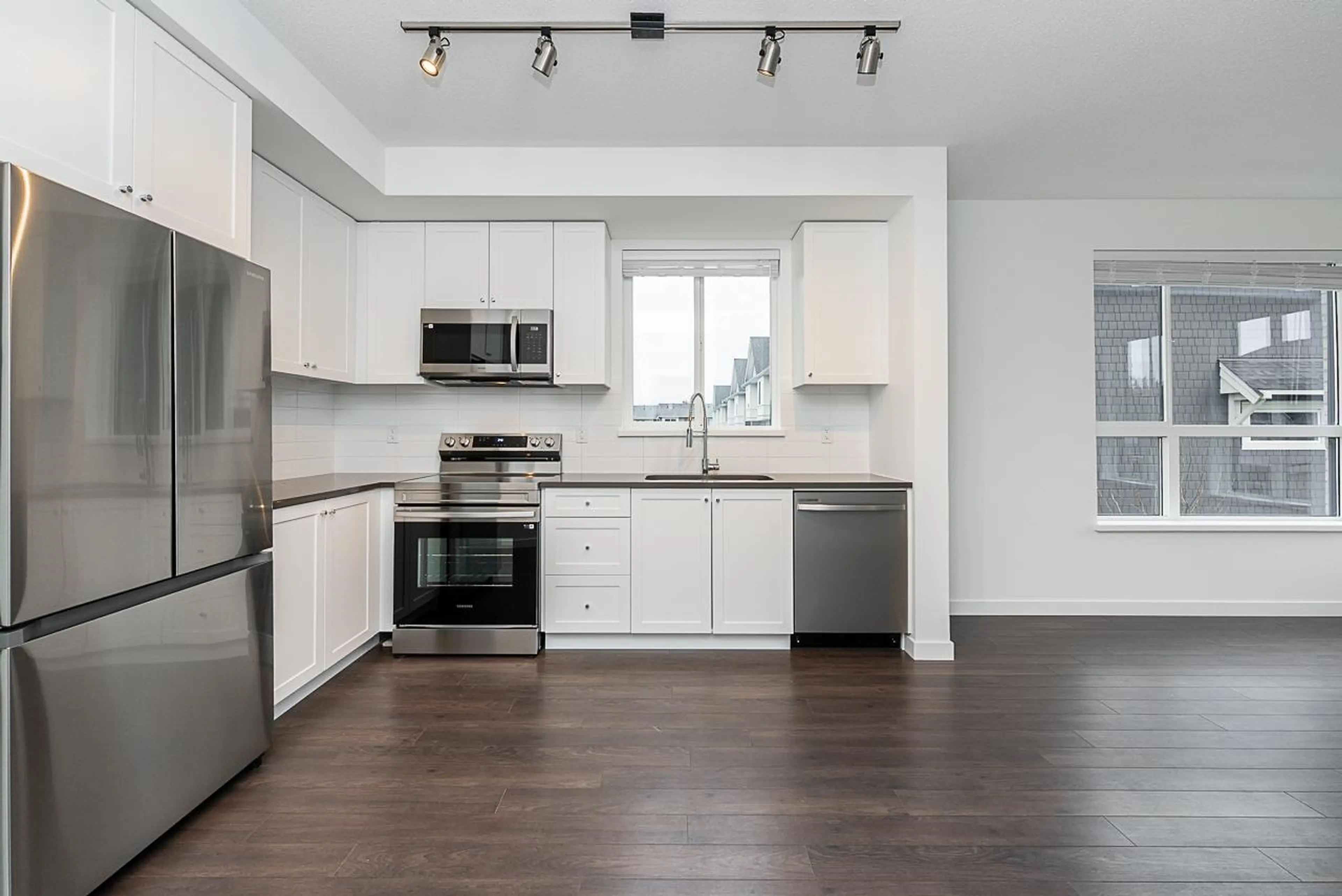 Property at #506 15738 85 AVENUE, Surrey, BC