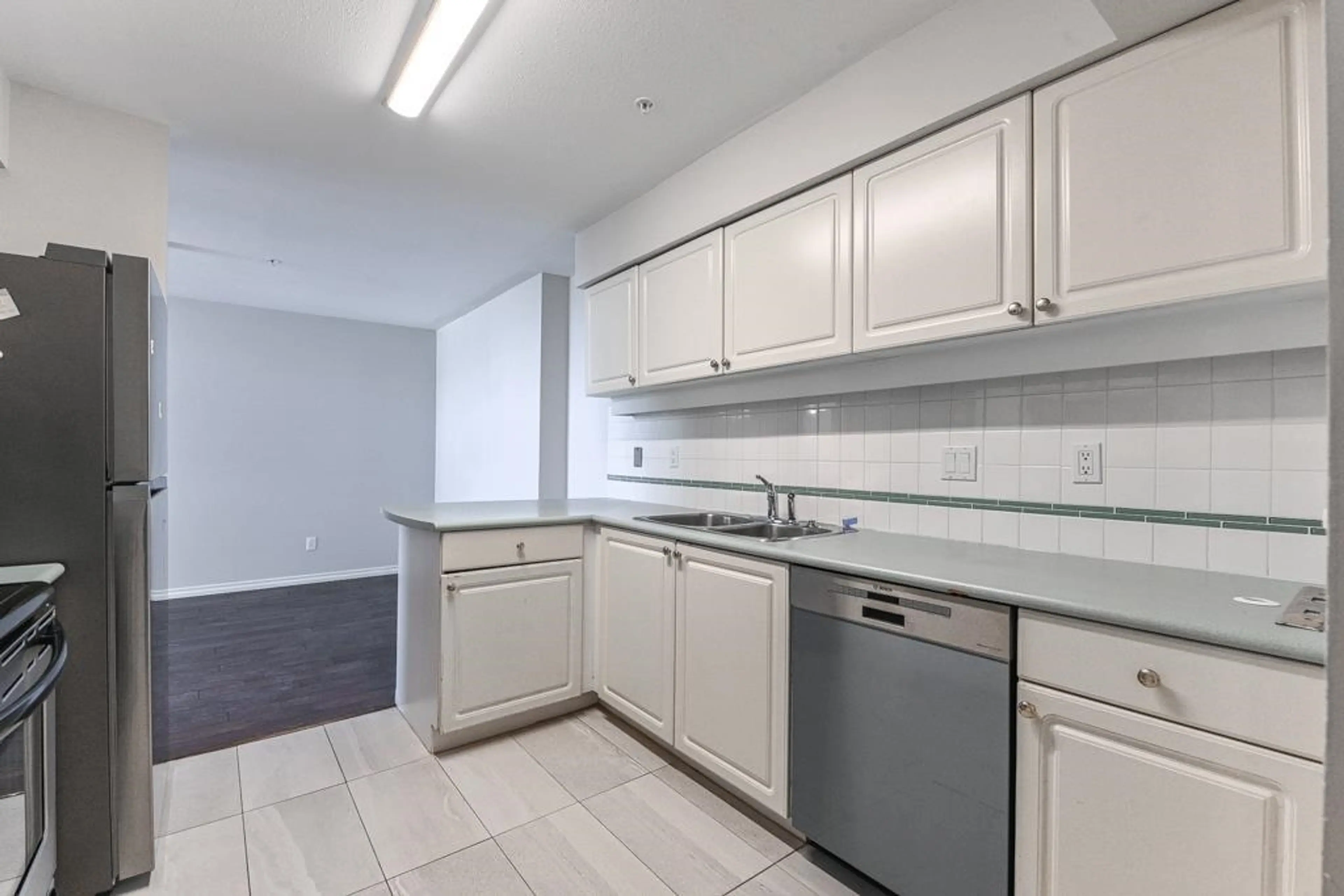 Property at #320 13911 70 AVENUE, Surrey, BC