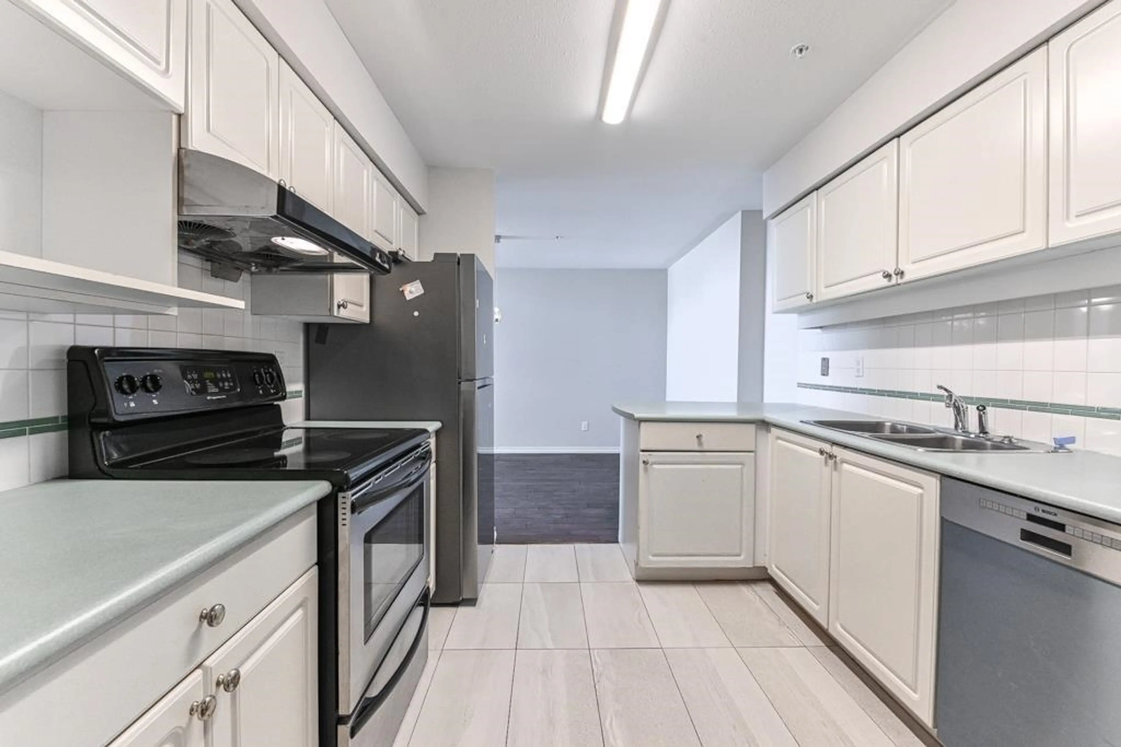 Property at #320 13911 70 AVENUE, Surrey, BC