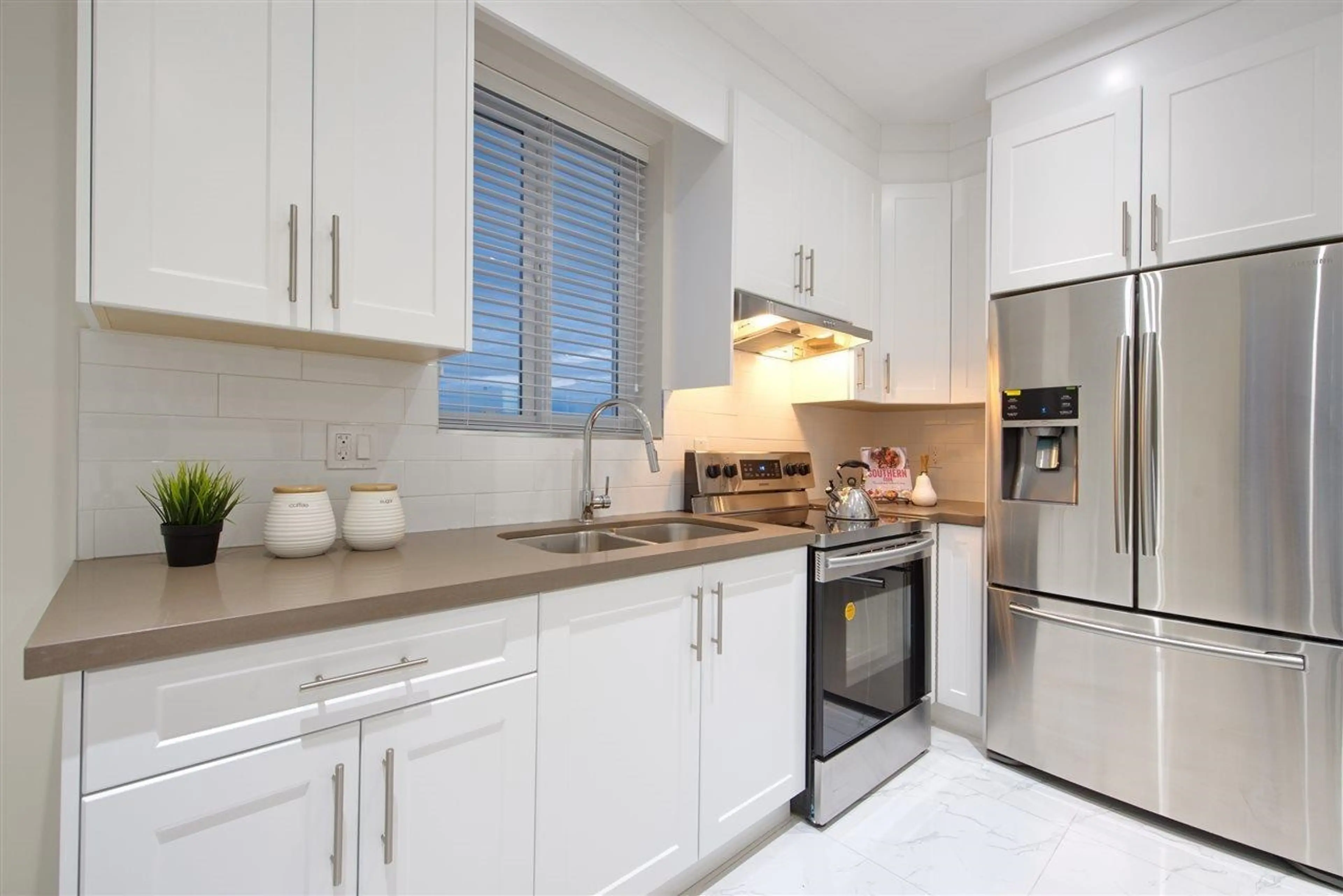 Property at 215 E 64TH AVENUE, Vancouver, BC