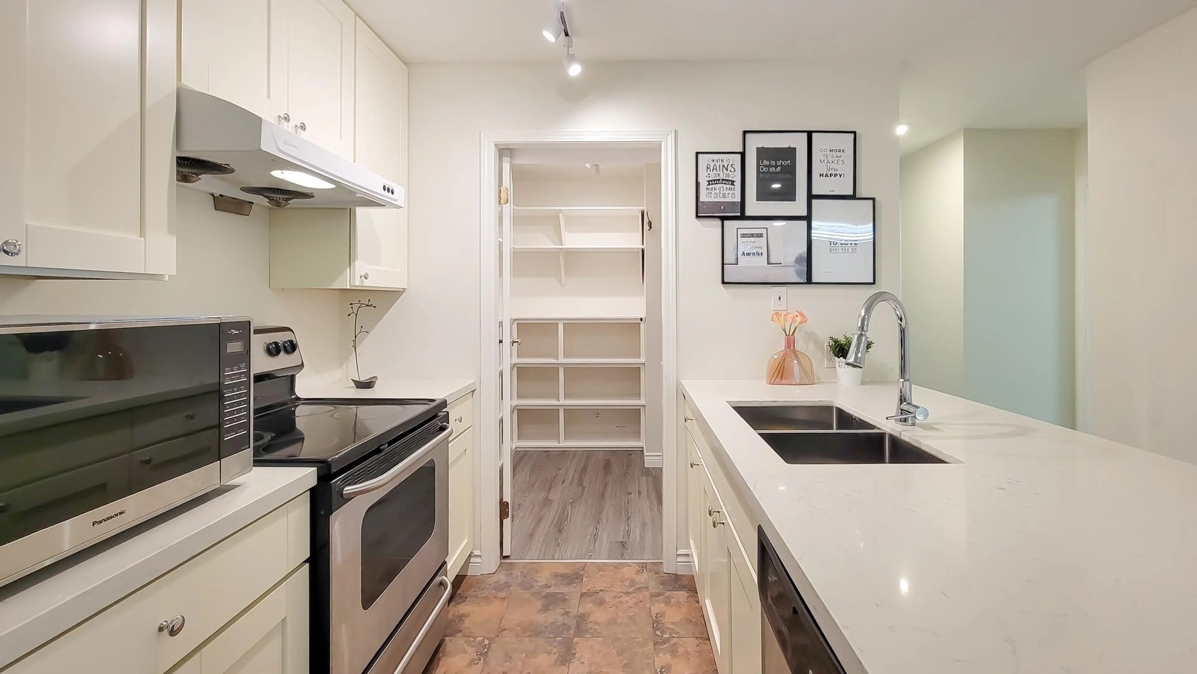 Property at #1103 1750 MCKENZIE ROAD, Abbotsford, BC