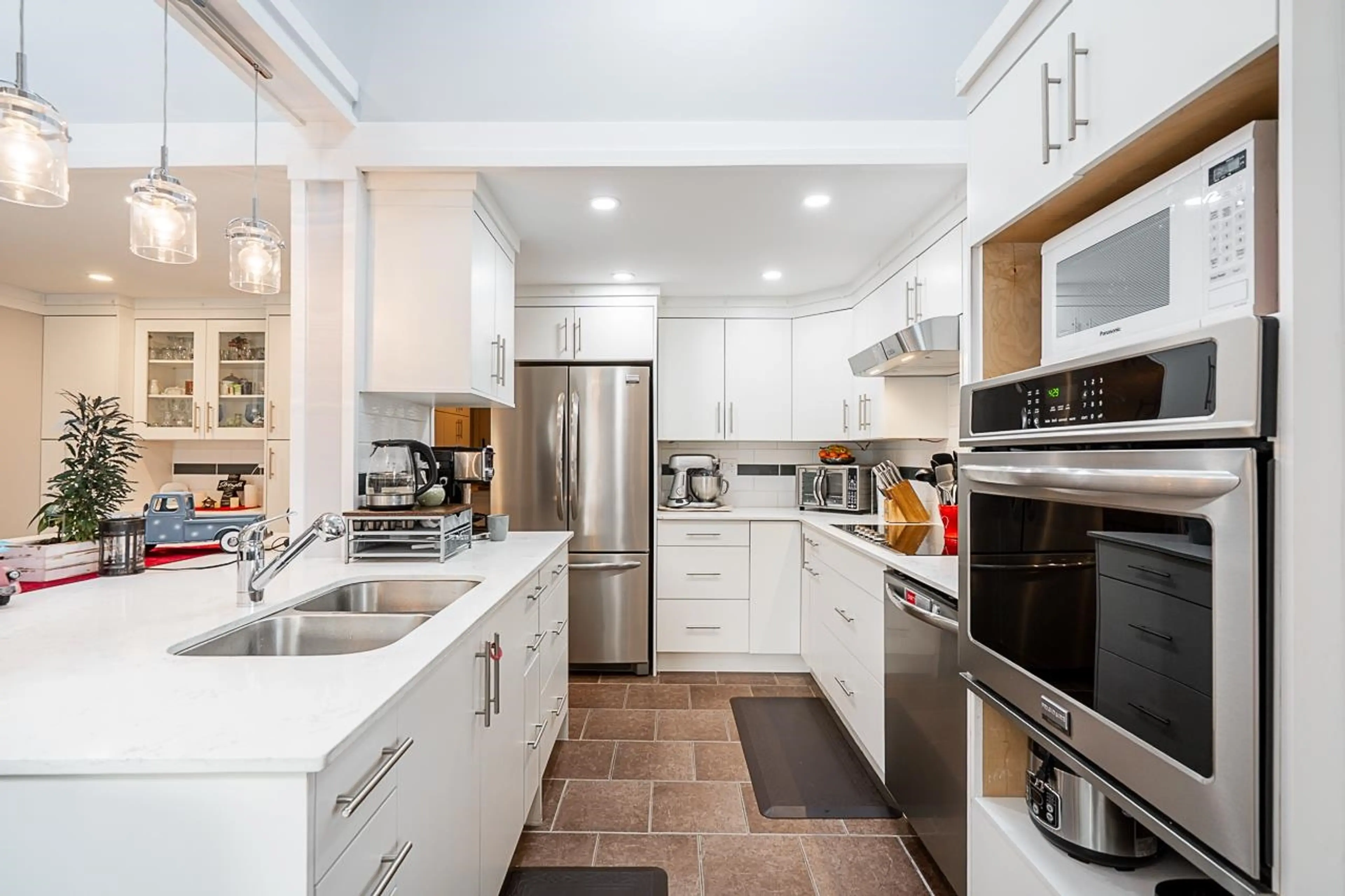 Property at 6064 BROOKS CRESCENT, Surrey, BC