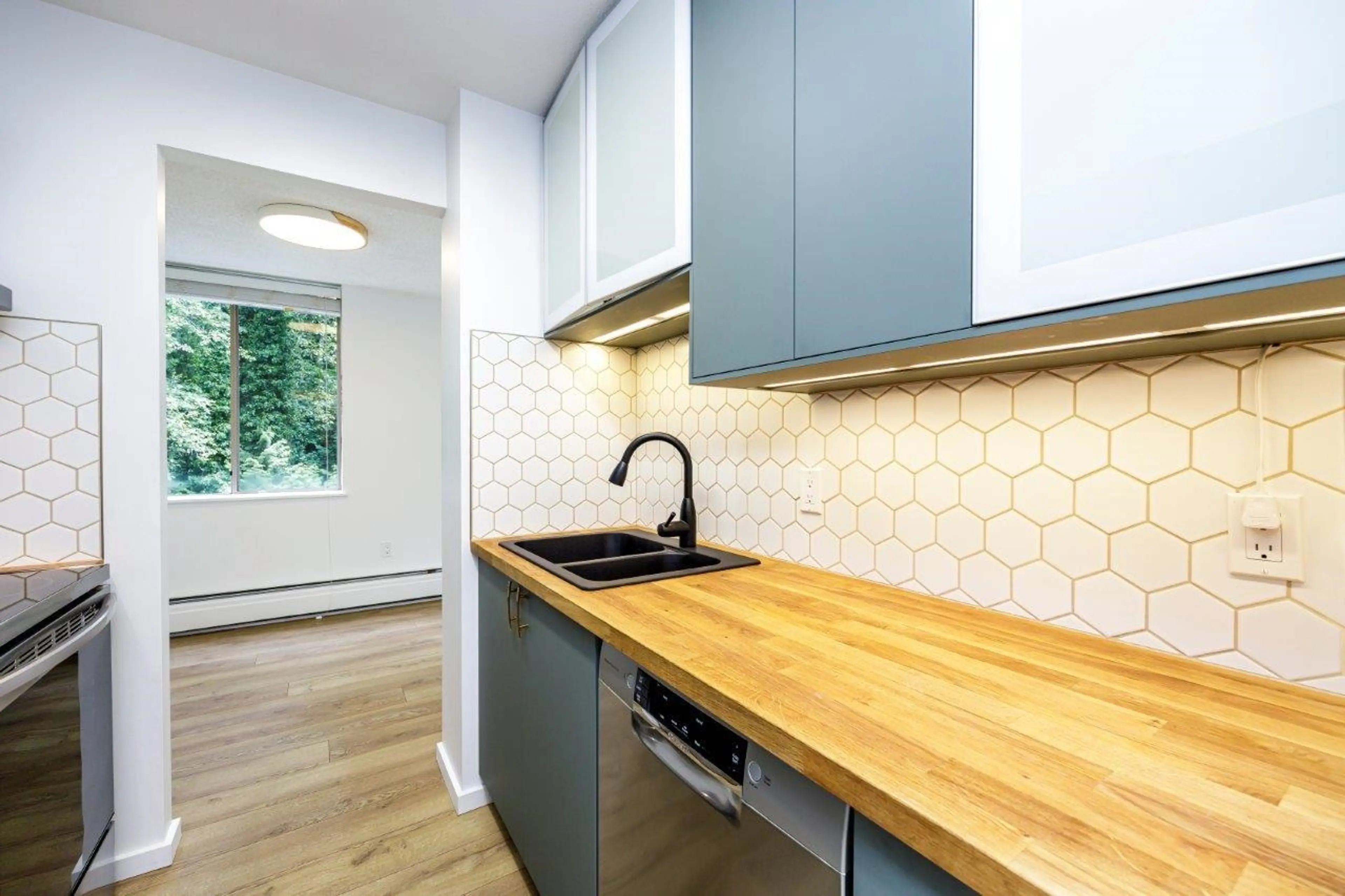 Property at #304 2008 FULLERTON AVENUE, North Vancouver, BC