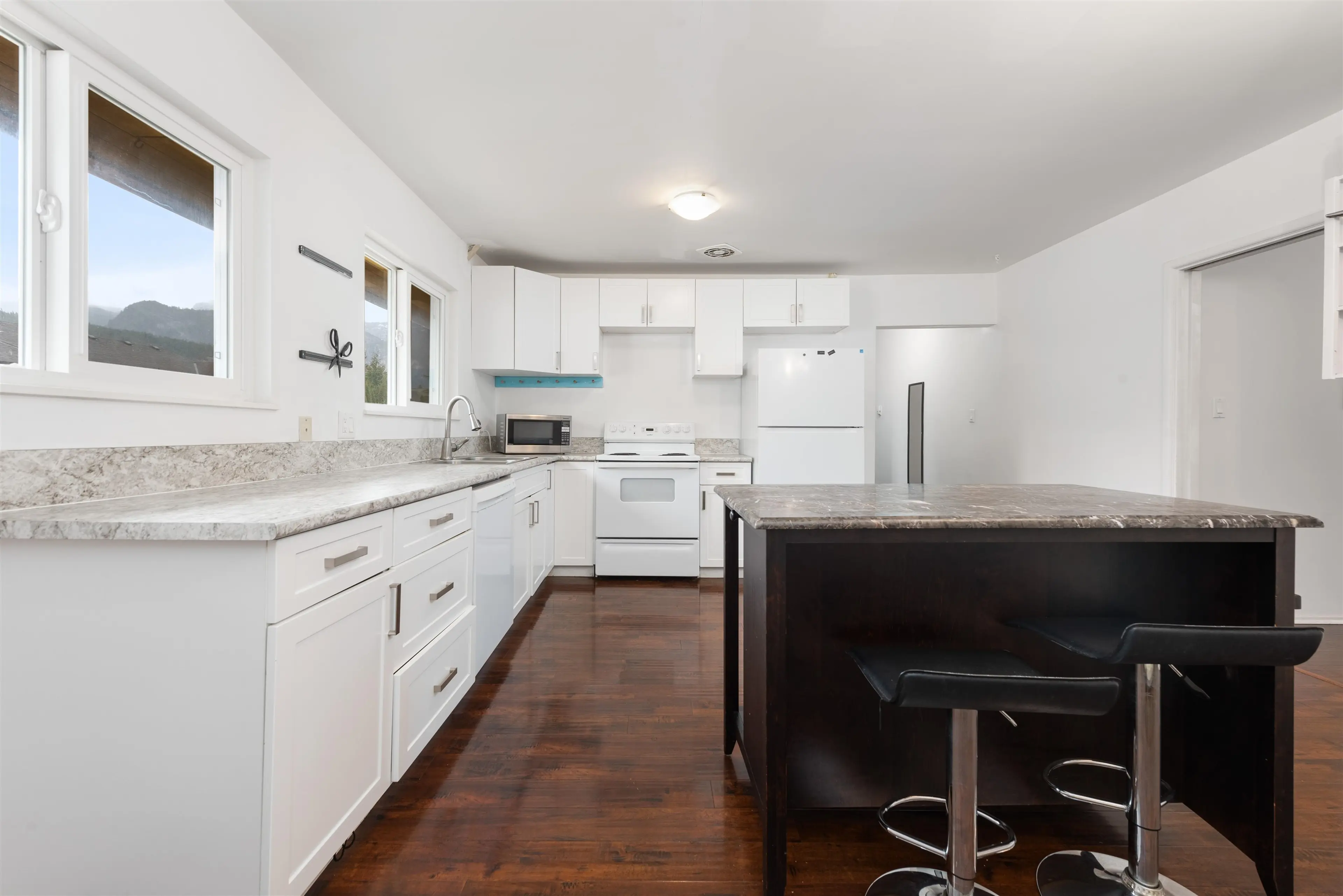 Property at 38850 BUCKLEY AVENUE, Squamish, BC