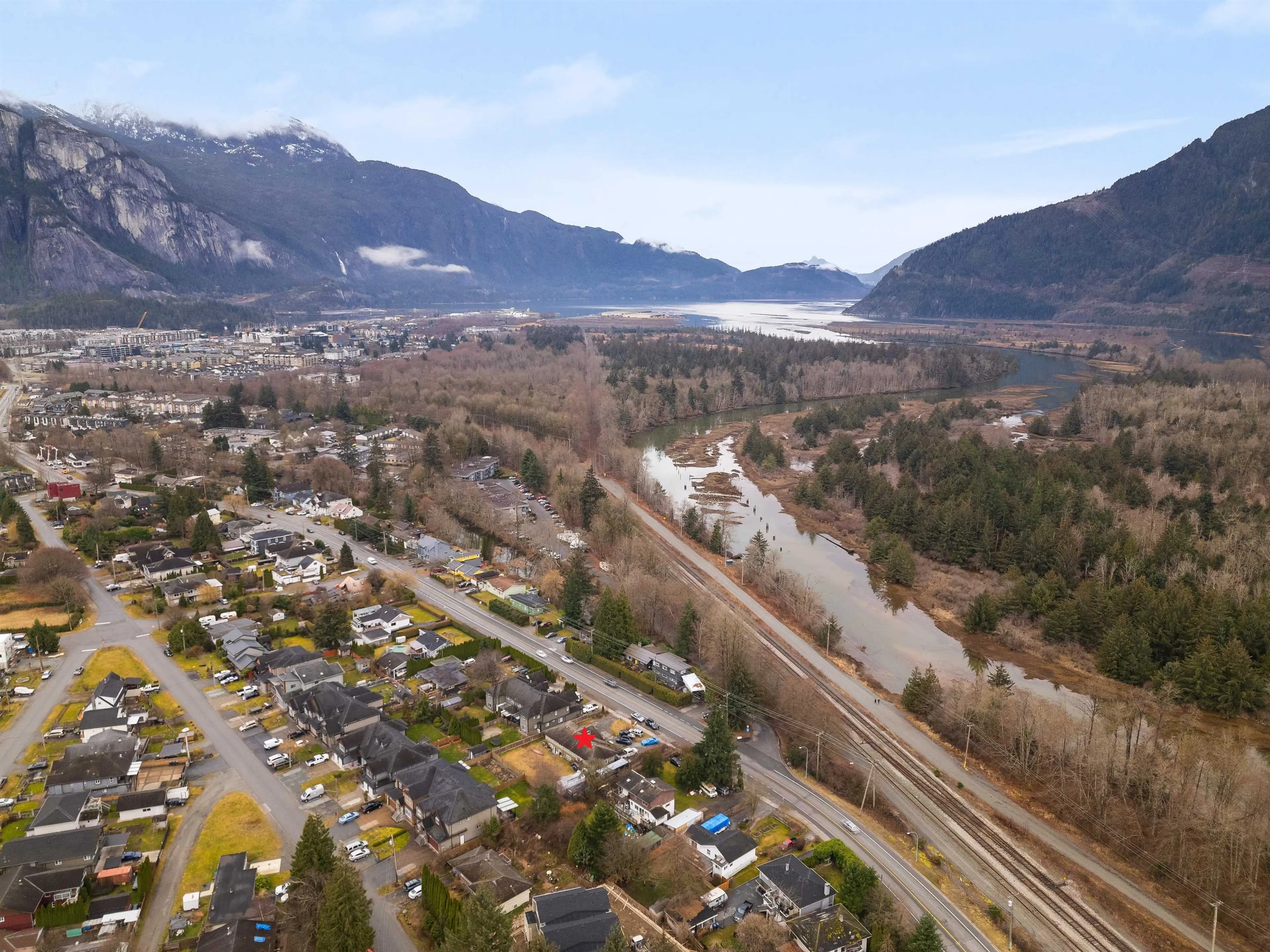 Property at 38850 BUCKLEY AVENUE, Squamish, BC