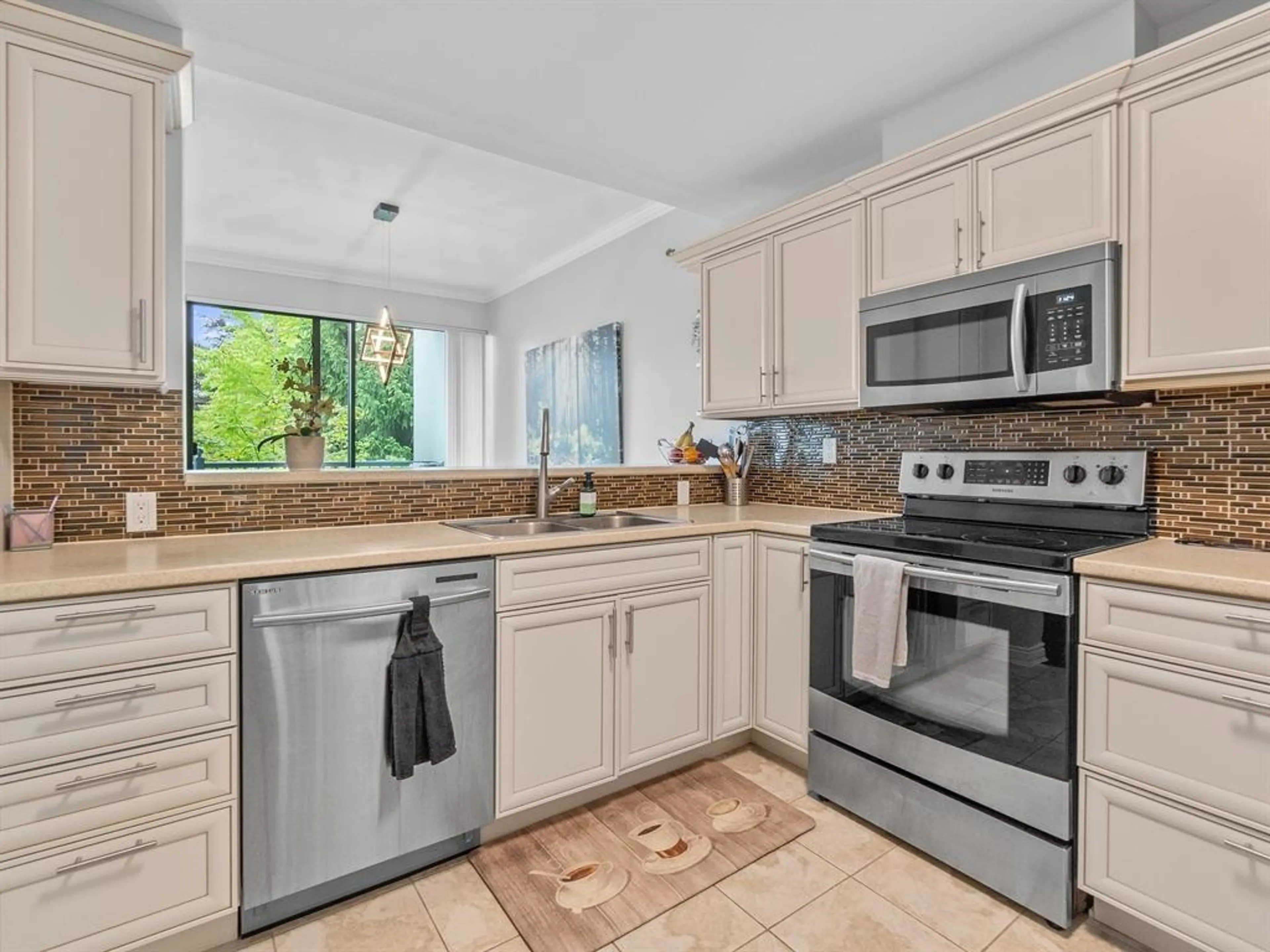 Property at #201 1725 MARTIN DRIVE, Surrey, BC