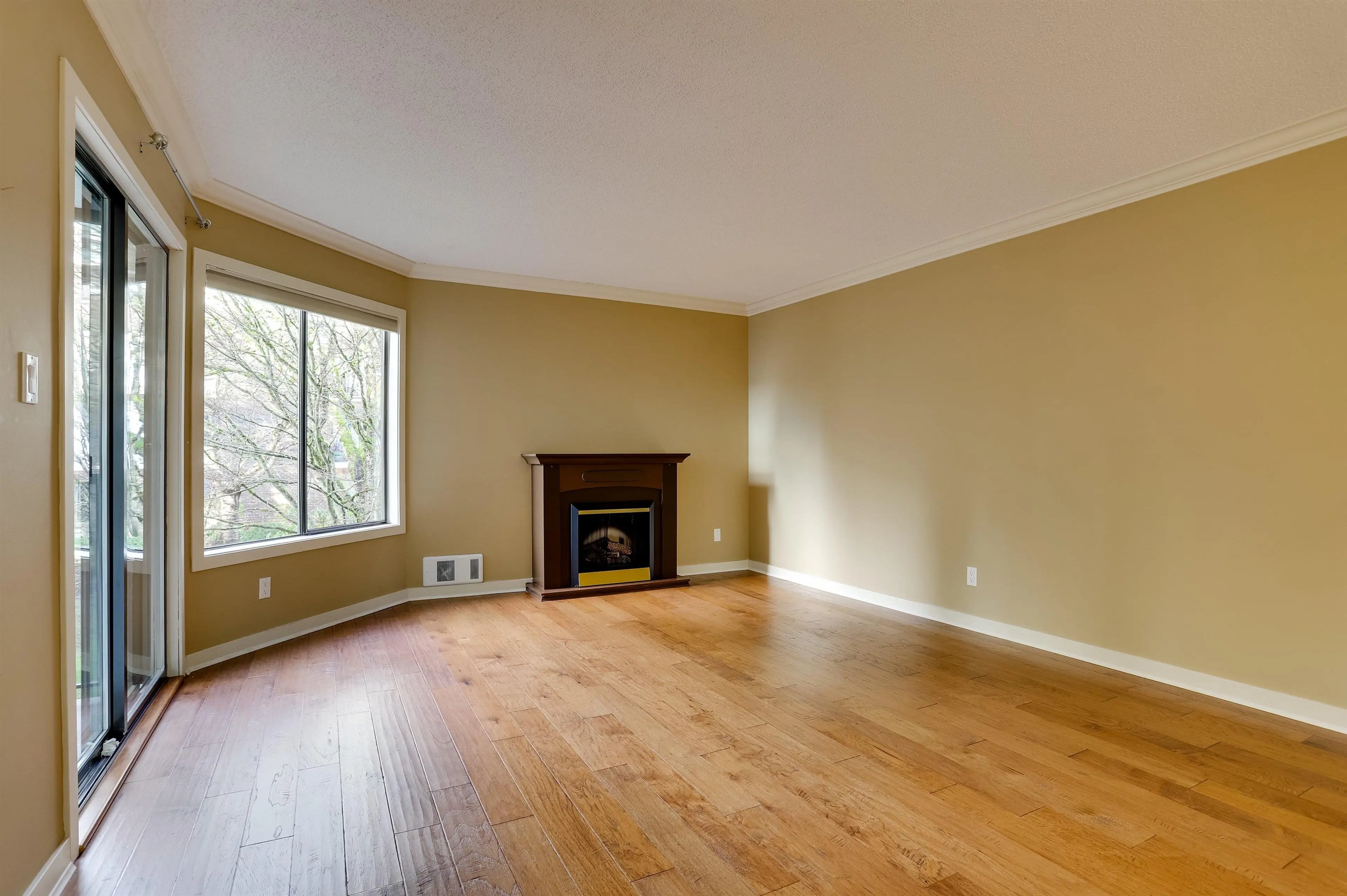 Property at #208 1521 BLACKWOOD STREET, White Rock, BC