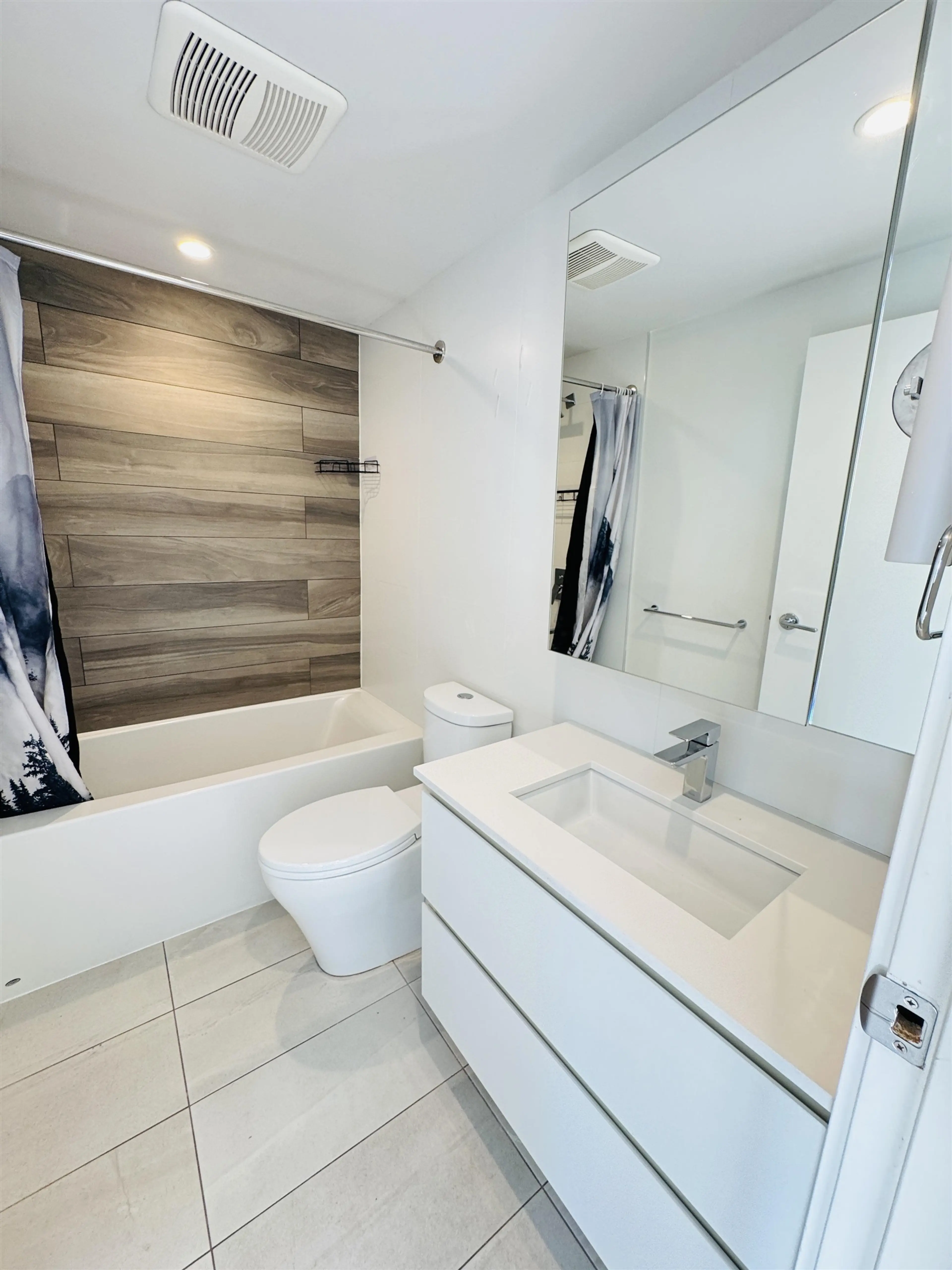 Property at #3102 13615 FRASER HIGHWAY, Surrey, BC