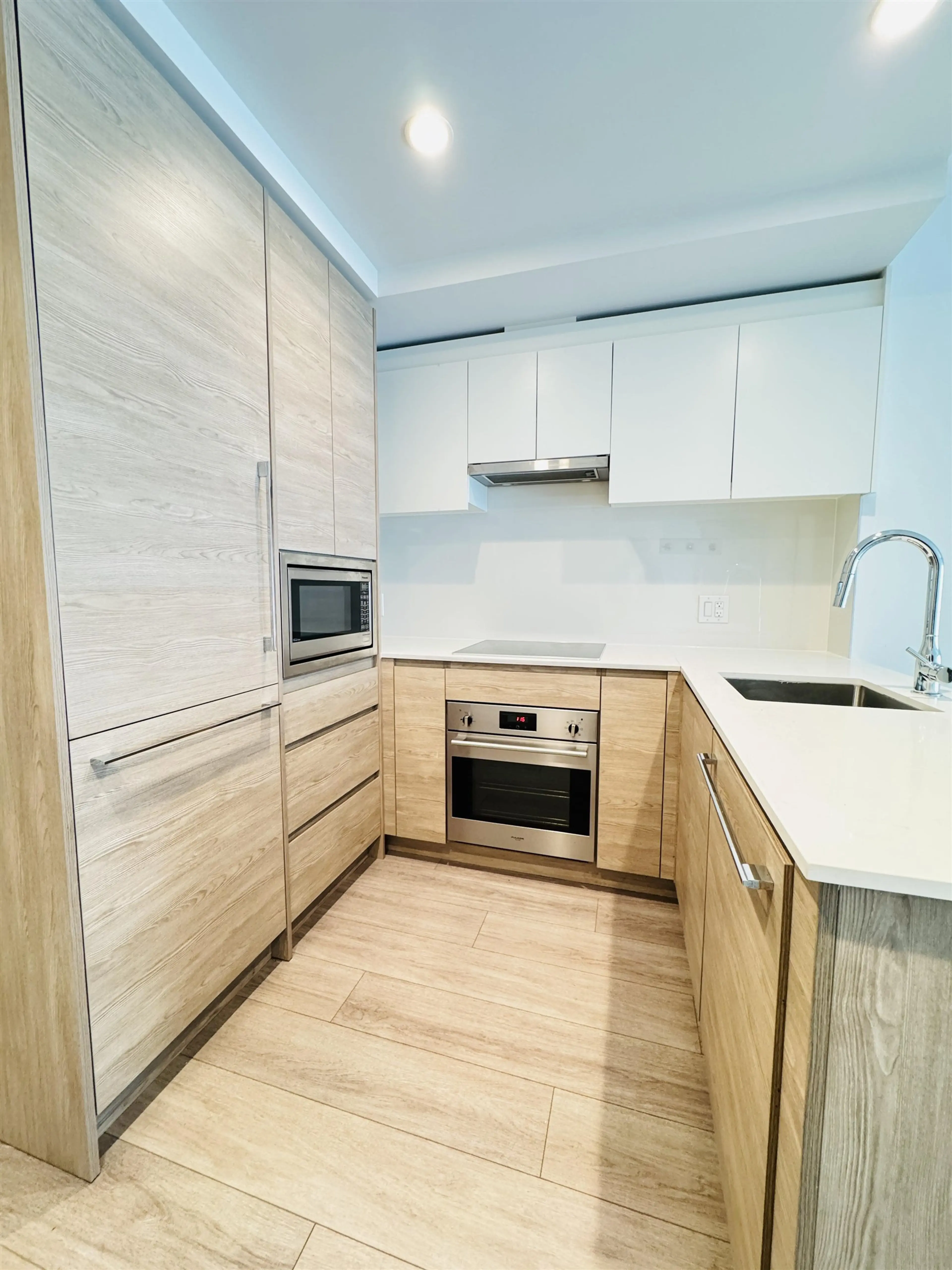 Property at #3102 13615 FRASER HIGHWAY, Surrey, BC