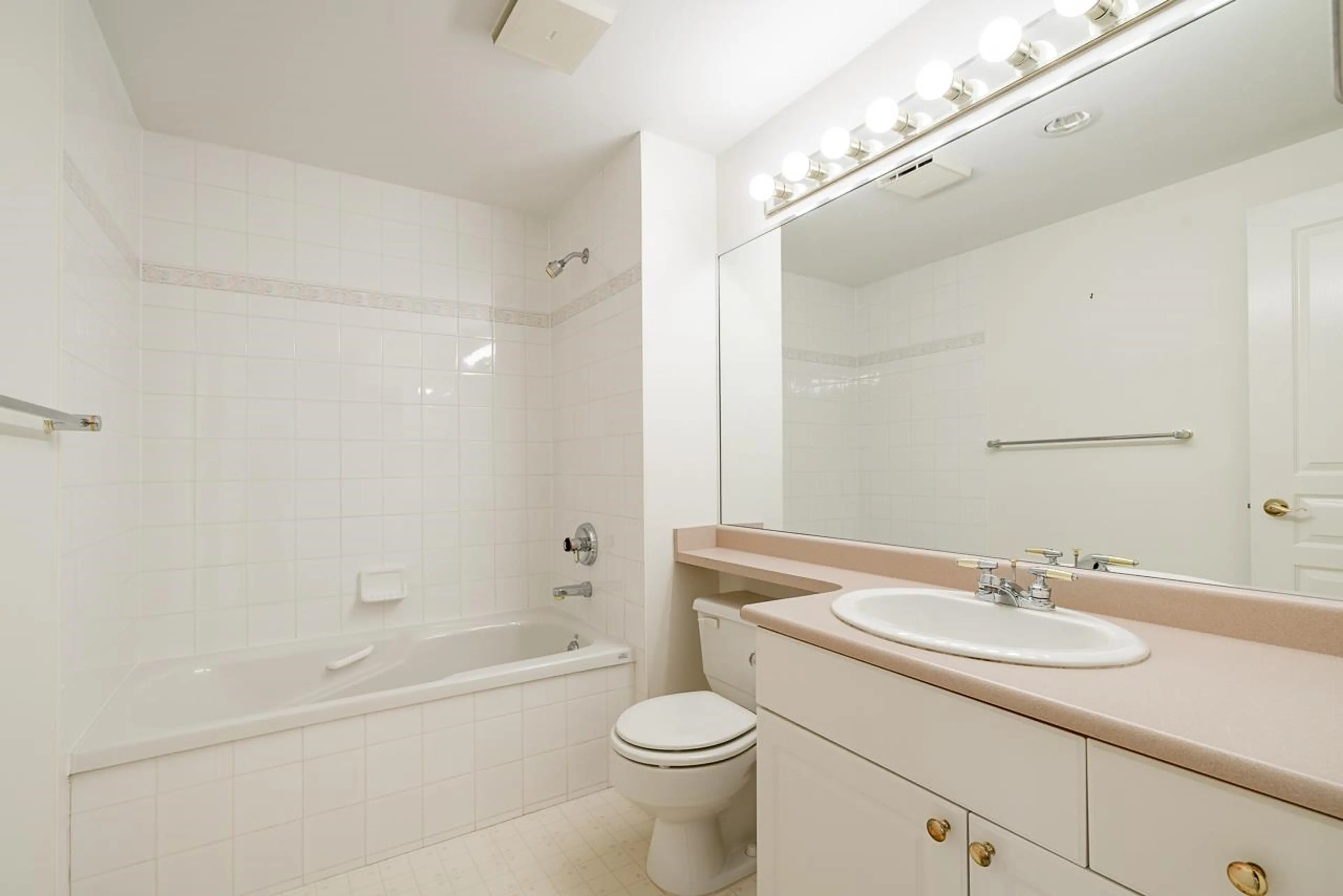 Property at #112 1785 MARTIN DRIVE, Surrey, BC