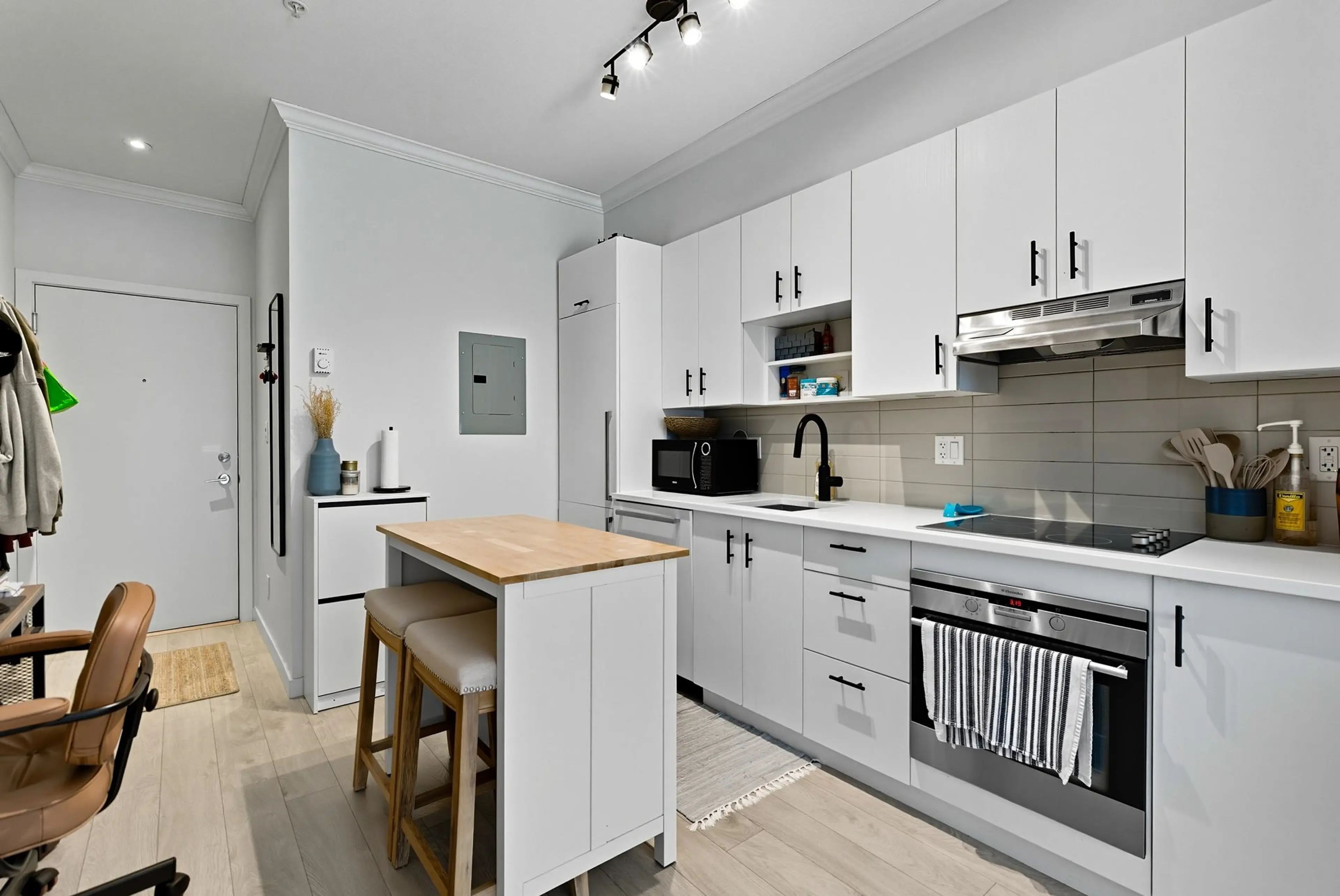 Property at #209 13678 GROSVENOR ROAD, Surrey, BC