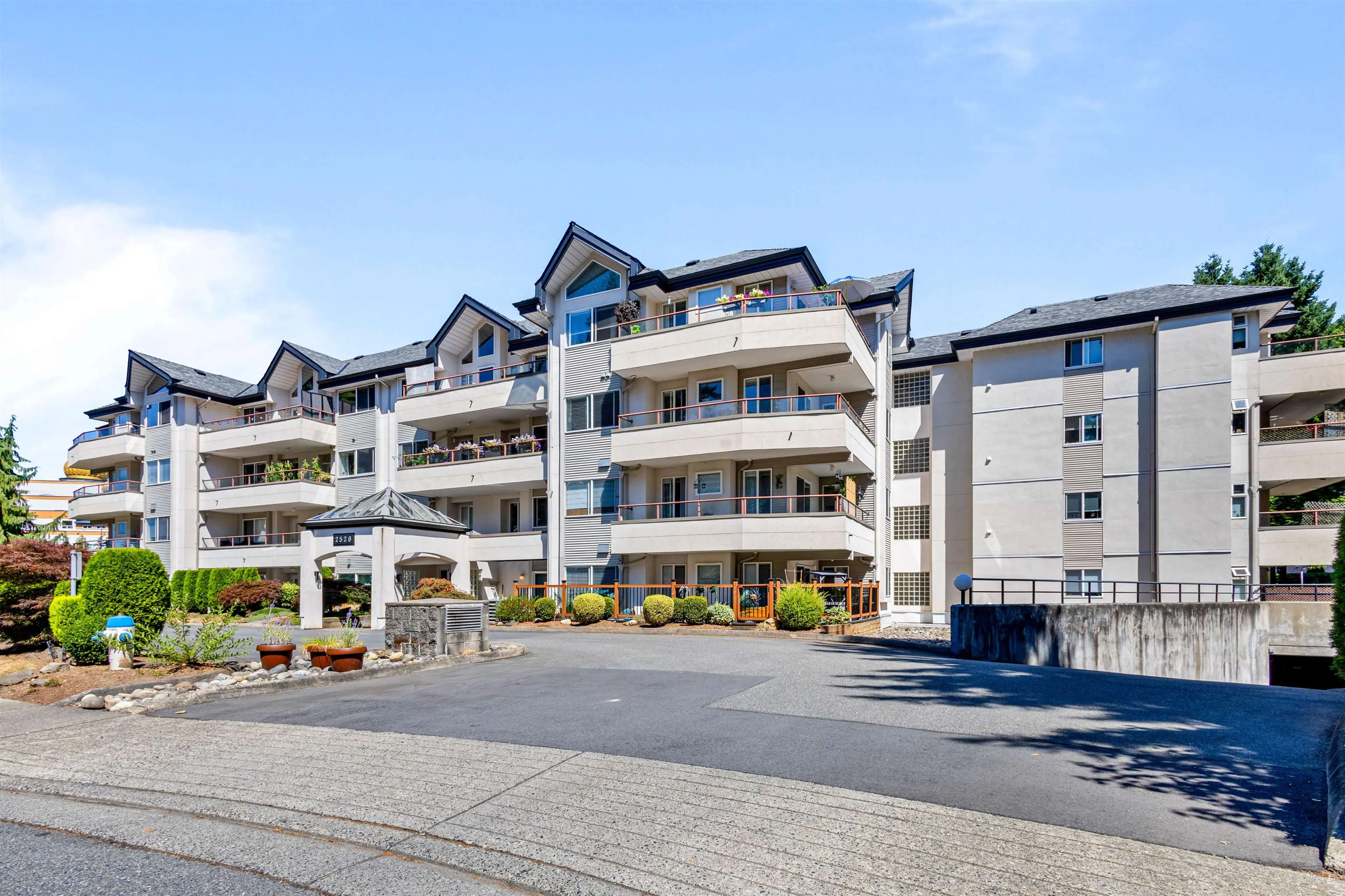 Property at #206 2526 LAKEVIEW CRESCENT, Abbotsford, BC