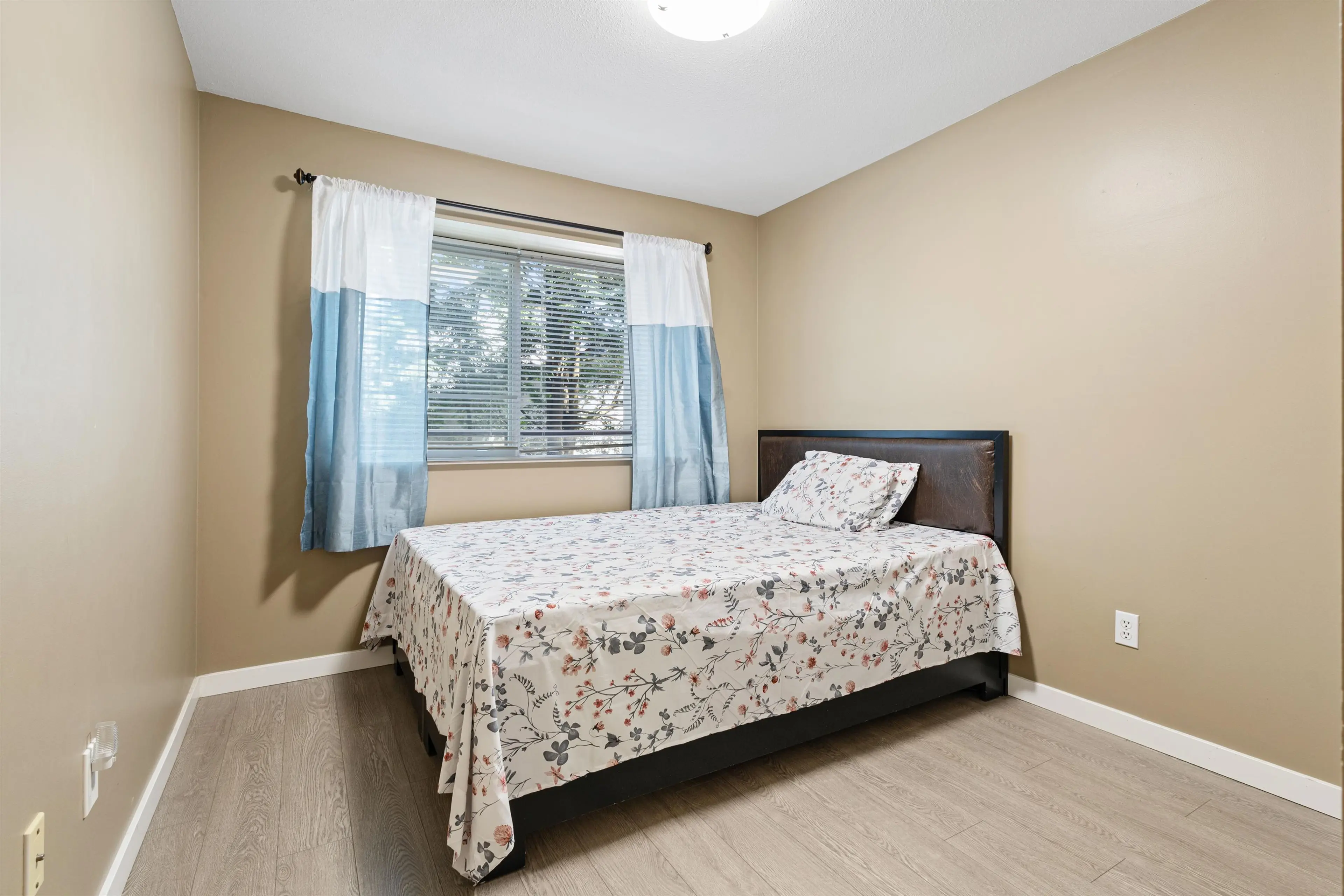 Property at #206 2526 LAKEVIEW CRESCENT, Abbotsford, BC