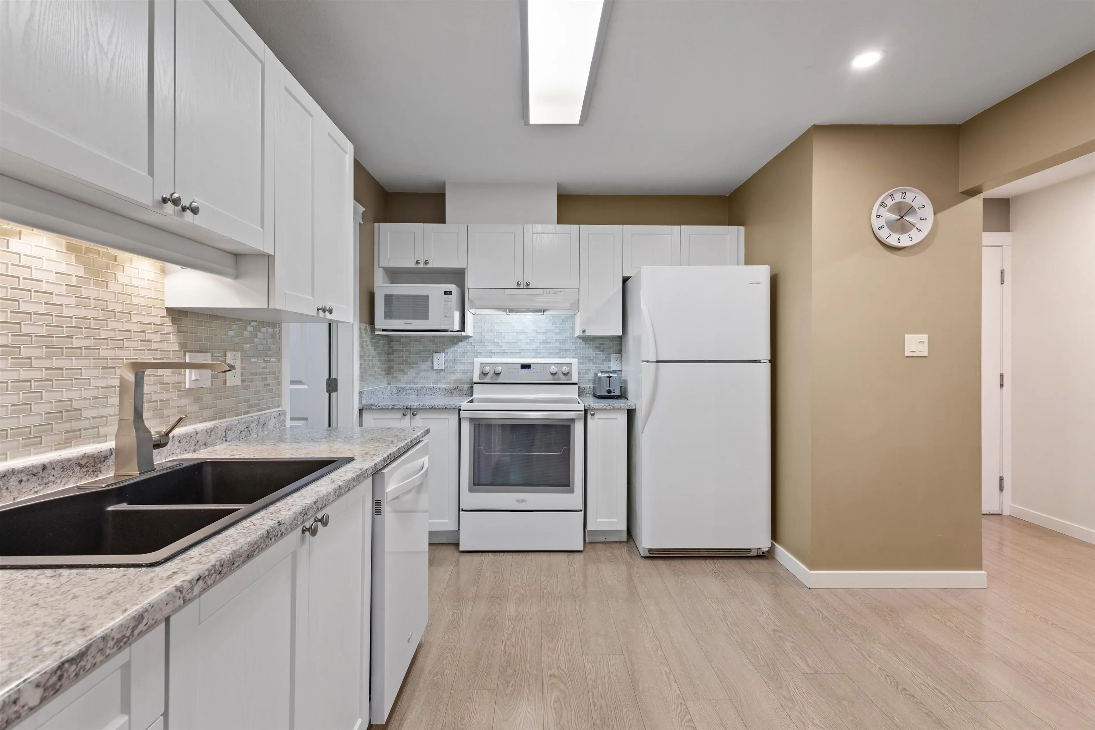 Property at #206 2526 LAKEVIEW CRESCENT, Abbotsford, BC