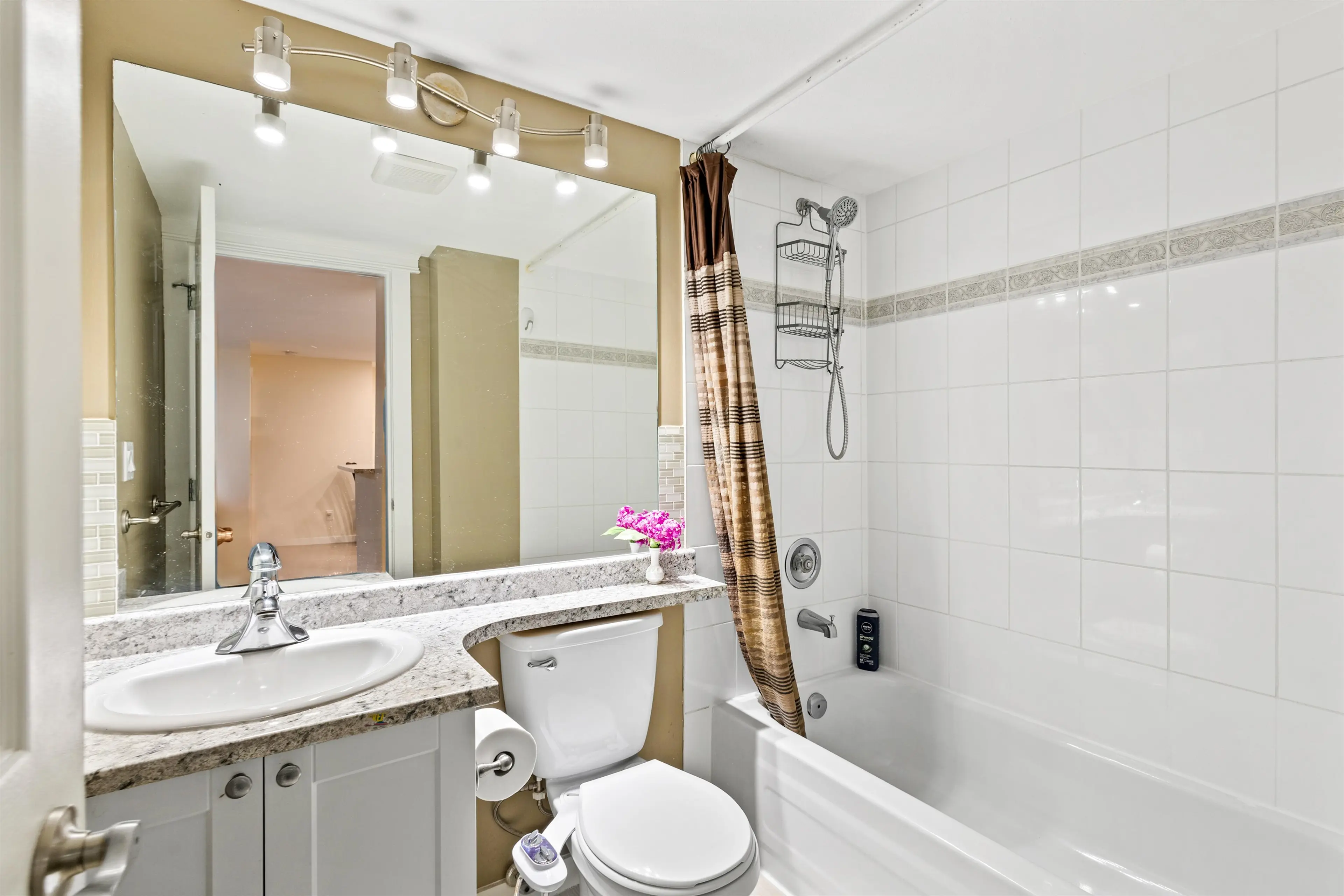 Property at #206 2526 LAKEVIEW CRESCENT, Abbotsford, BC