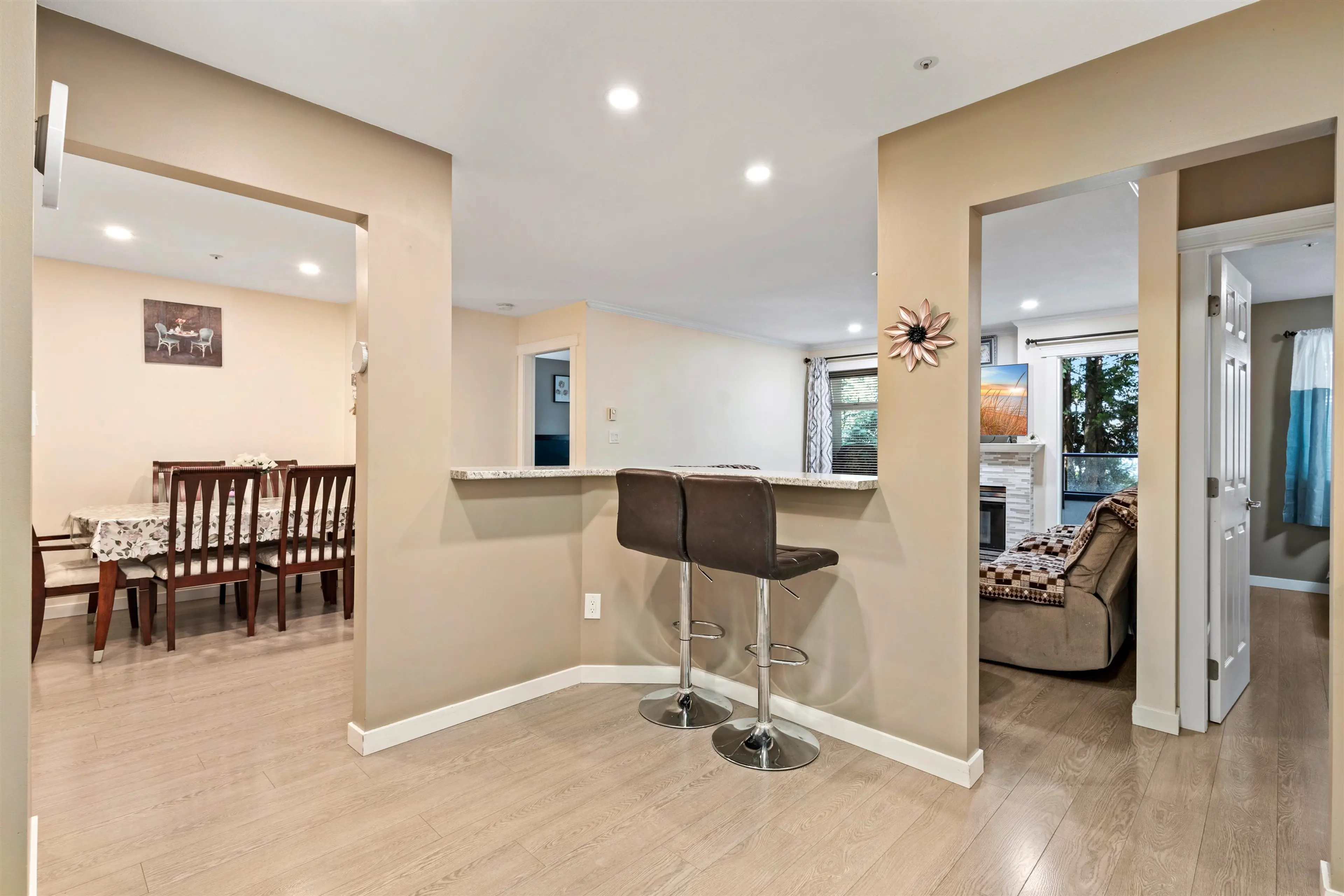 Property at #206 2526 LAKEVIEW CRESCENT, Abbotsford, BC