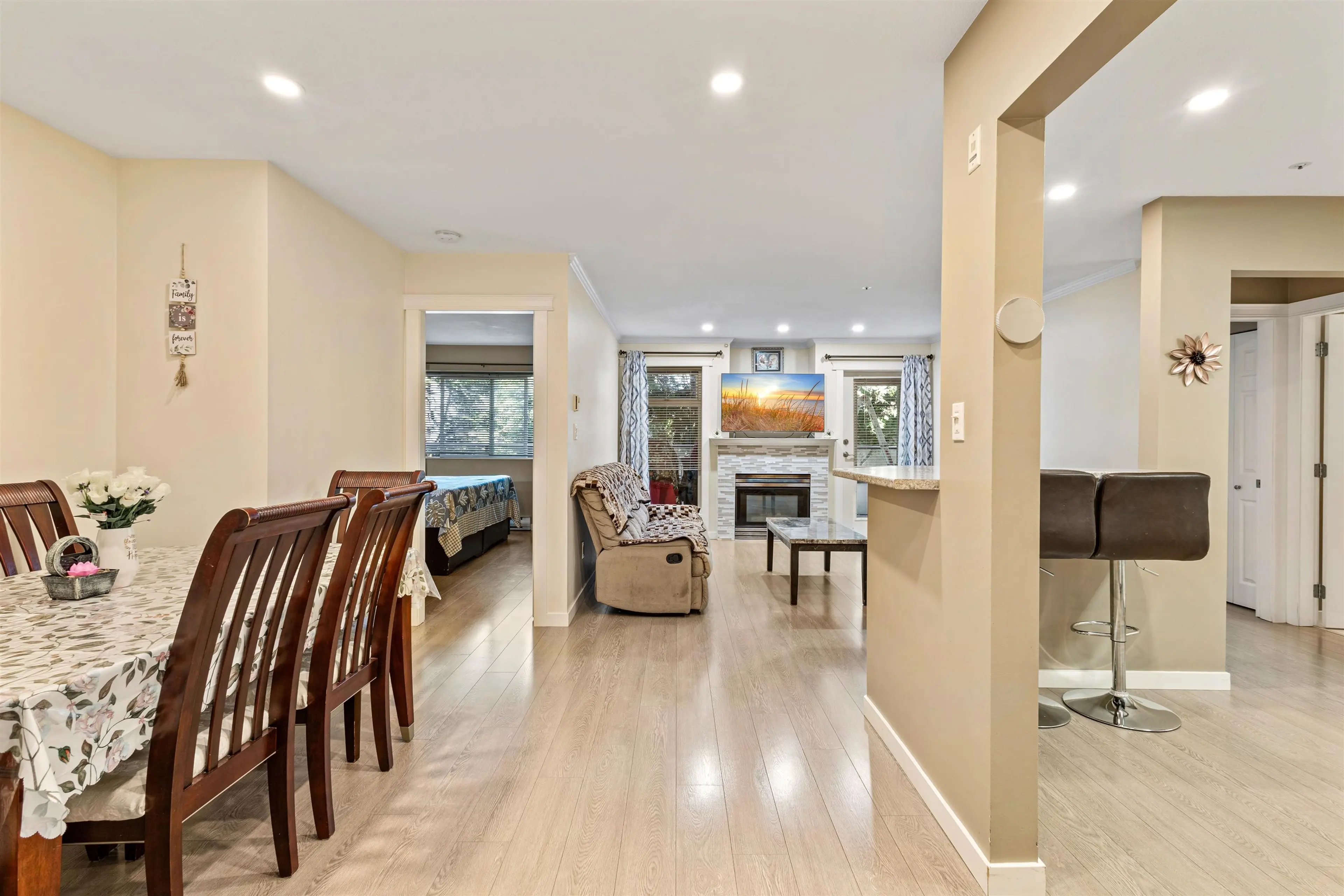 Property at #206 2526 LAKEVIEW CRESCENT, Abbotsford, BC