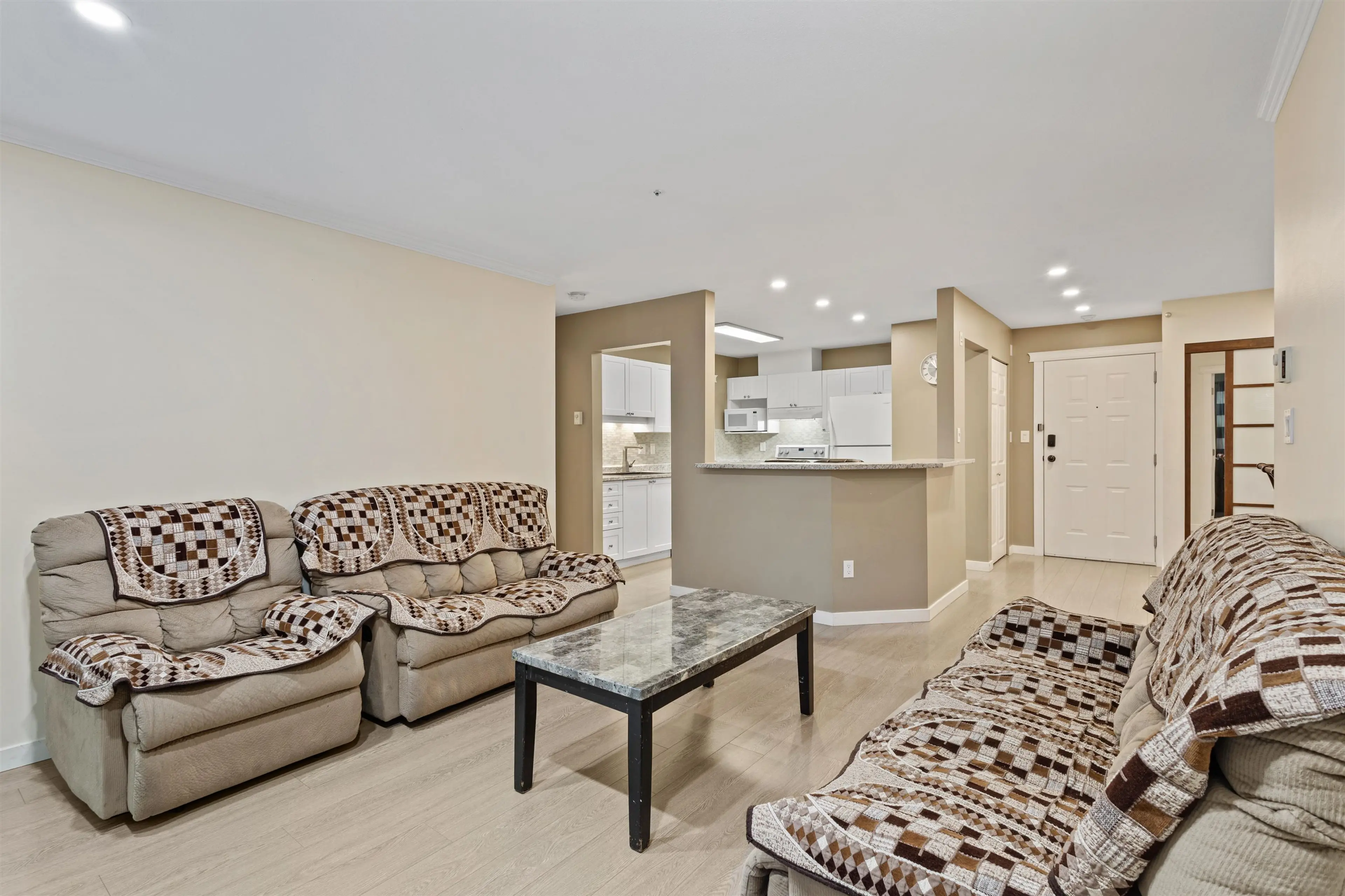 Property at #206 2526 LAKEVIEW CRESCENT, Abbotsford, BC