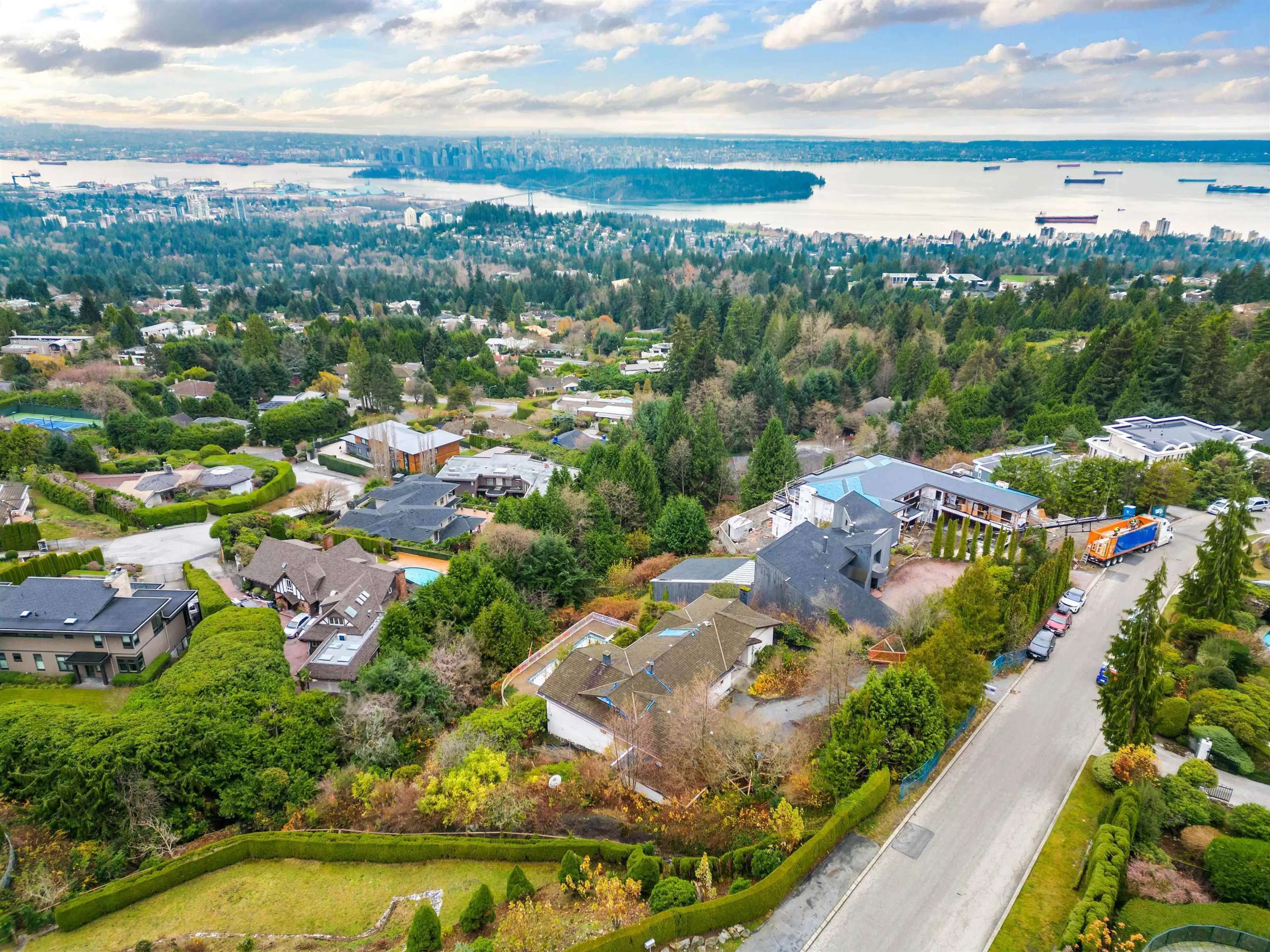 Property at 1318 CRESTWELL ROAD, West Vancouver, BC