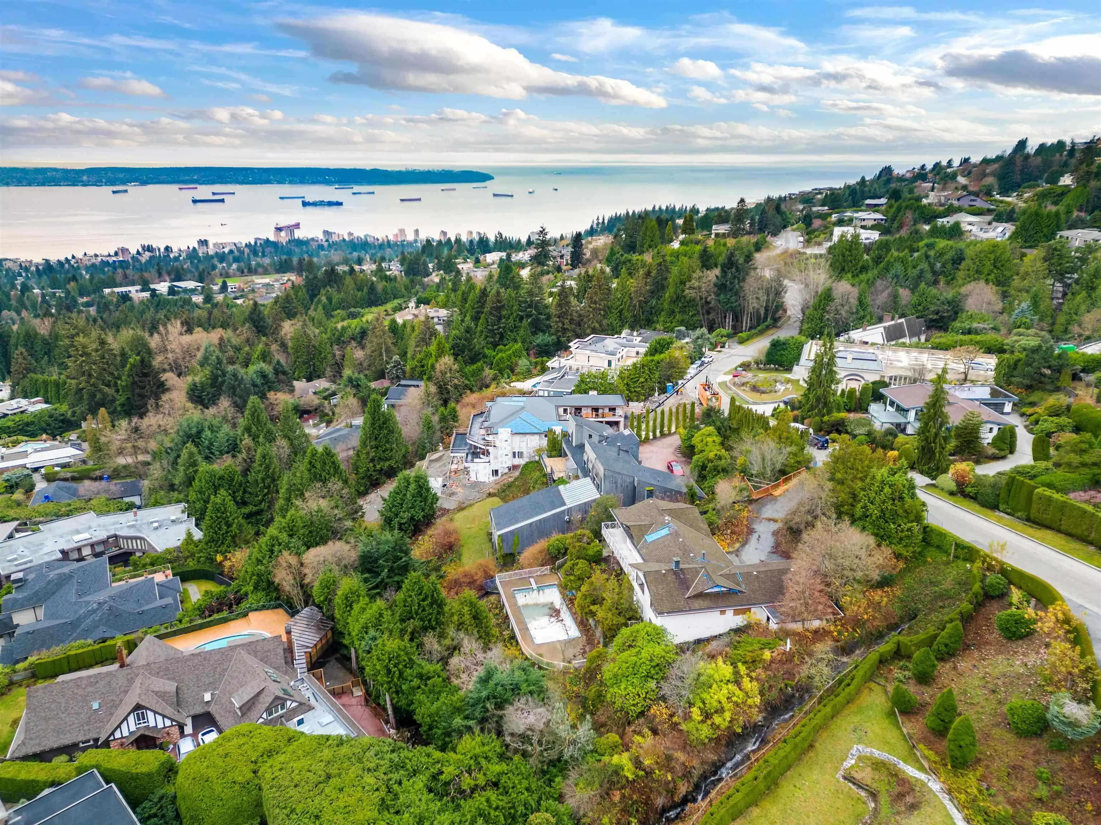 Property at 1318 CRESTWELL ROAD, West Vancouver, BC