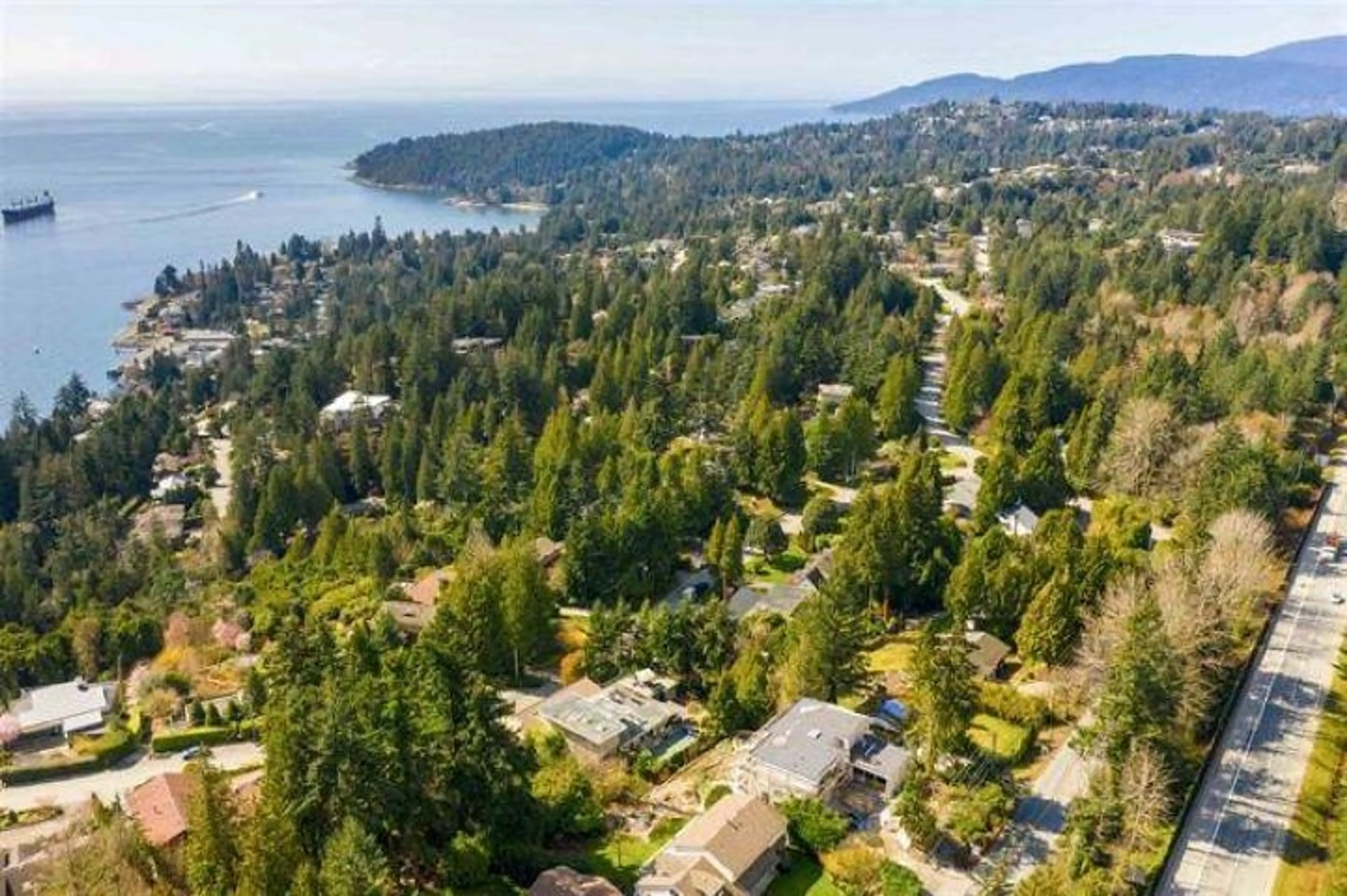 Property at 3895 SOUTHRIDGE AVENUE, West Vancouver, BC