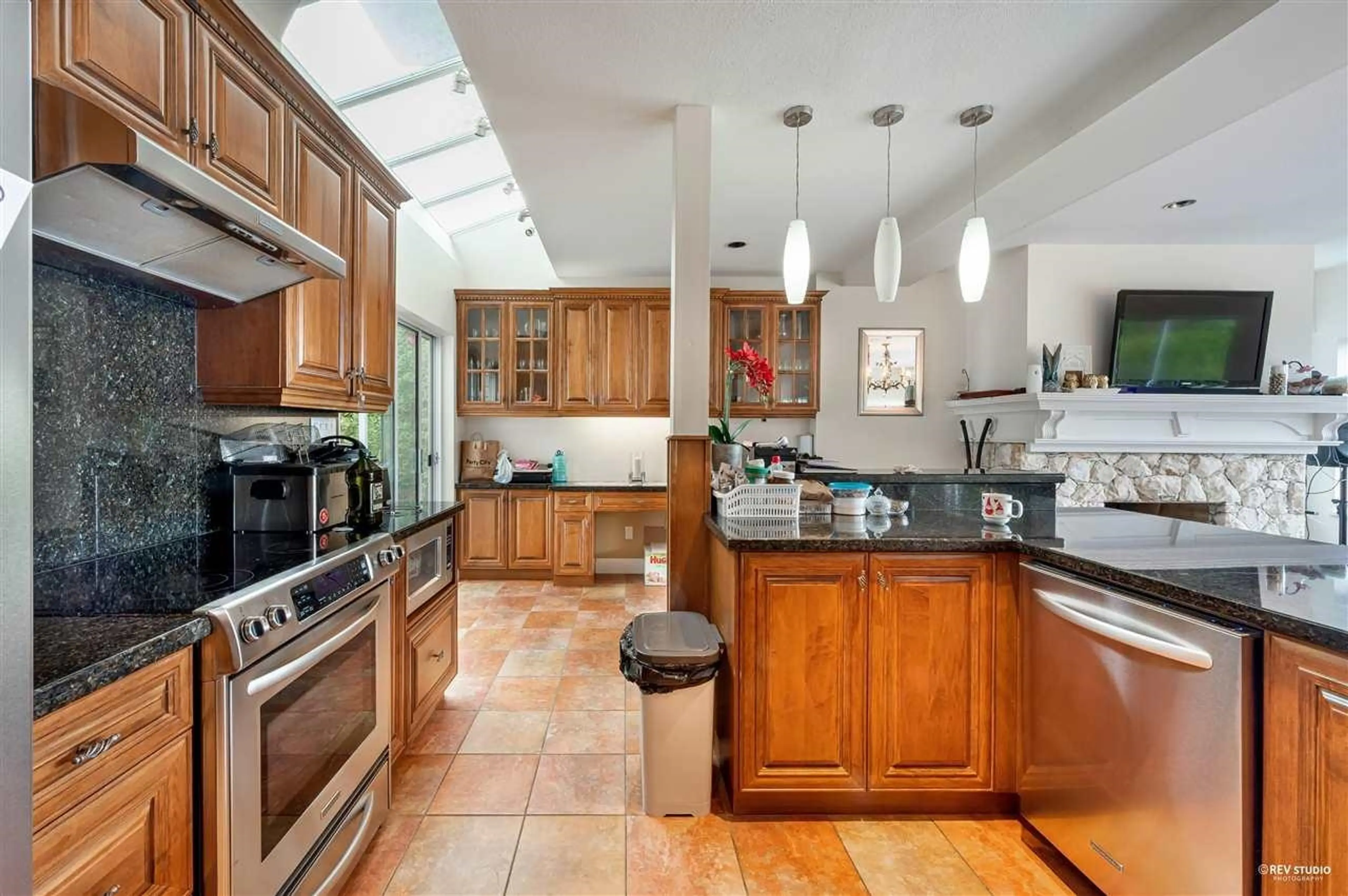 Property at 2585 WESTHILL WAY, West Vancouver, BC