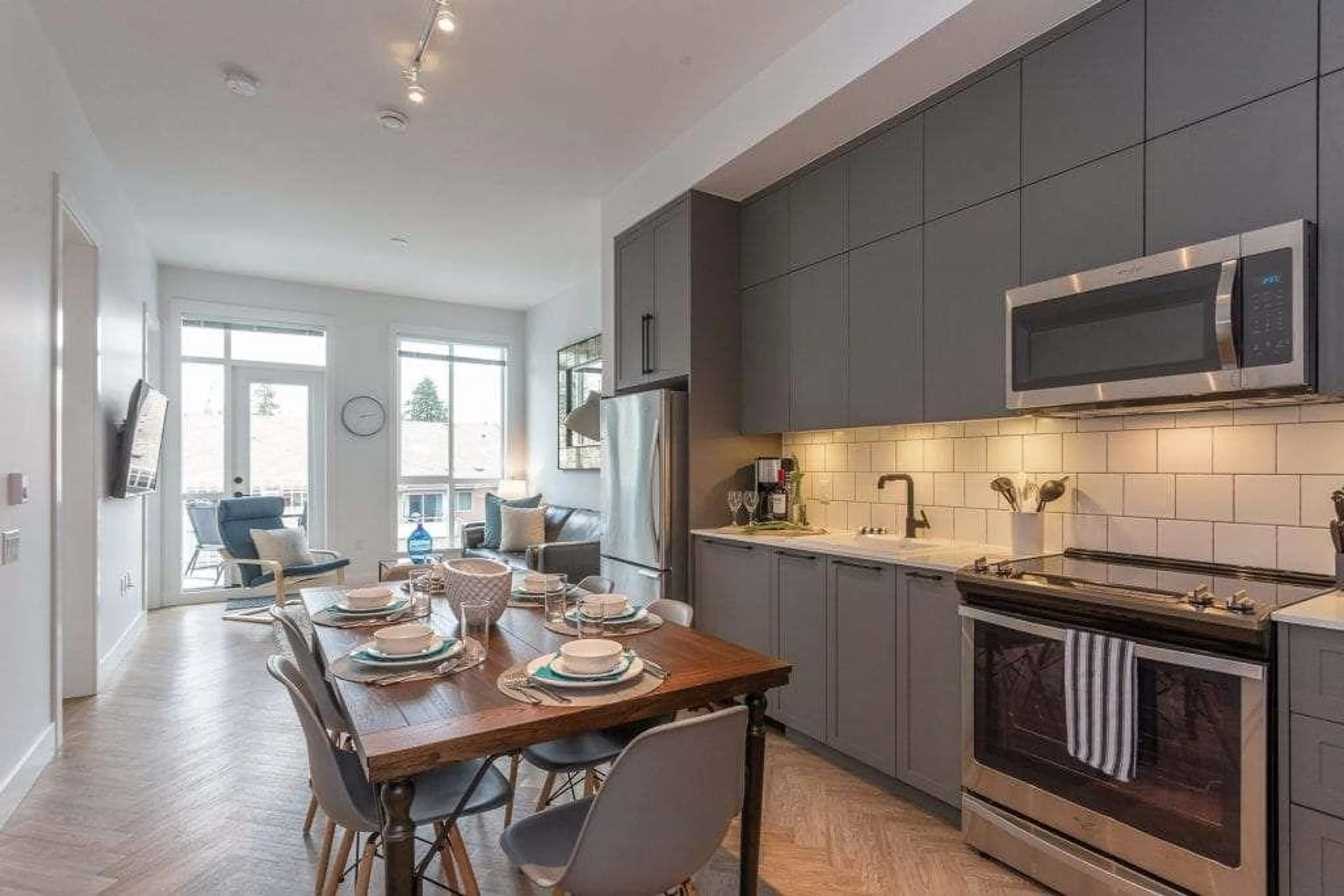 Property at #408 14968 101A AVENUE, Surrey, BC