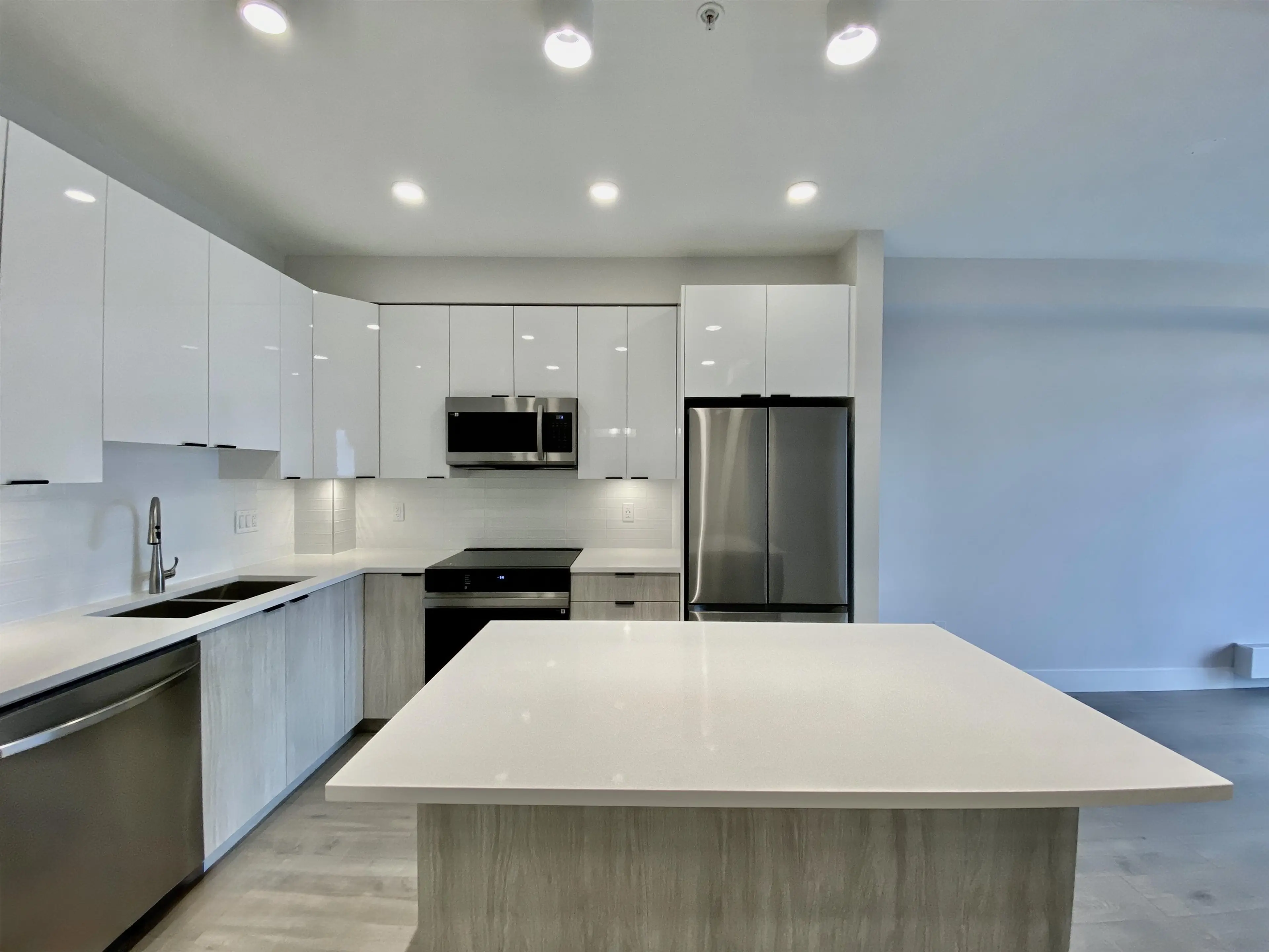 Property at #401 13458 95 AVENUE, Surrey, BC