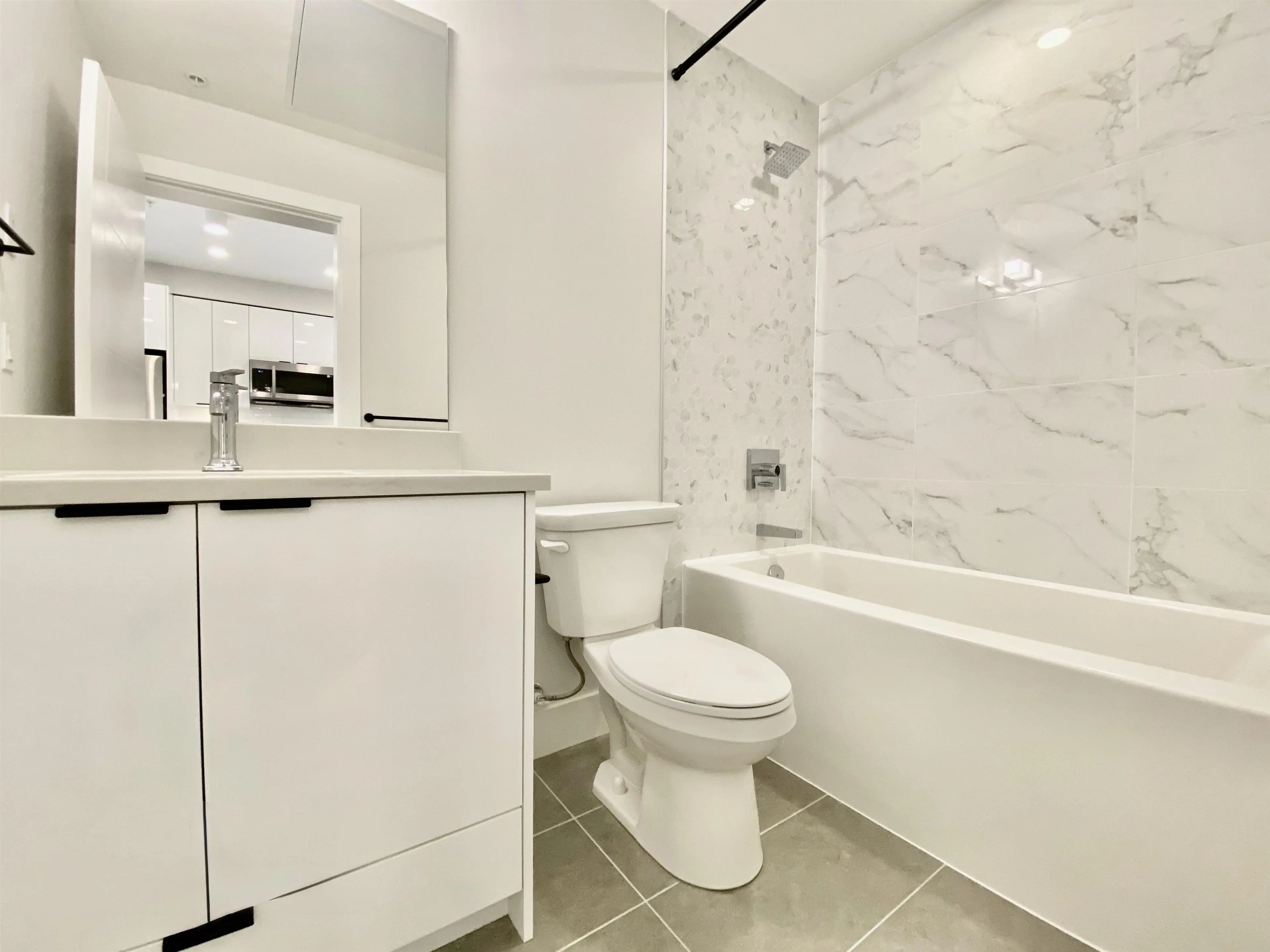 Property at #401 13458 95 AVENUE, Surrey, BC