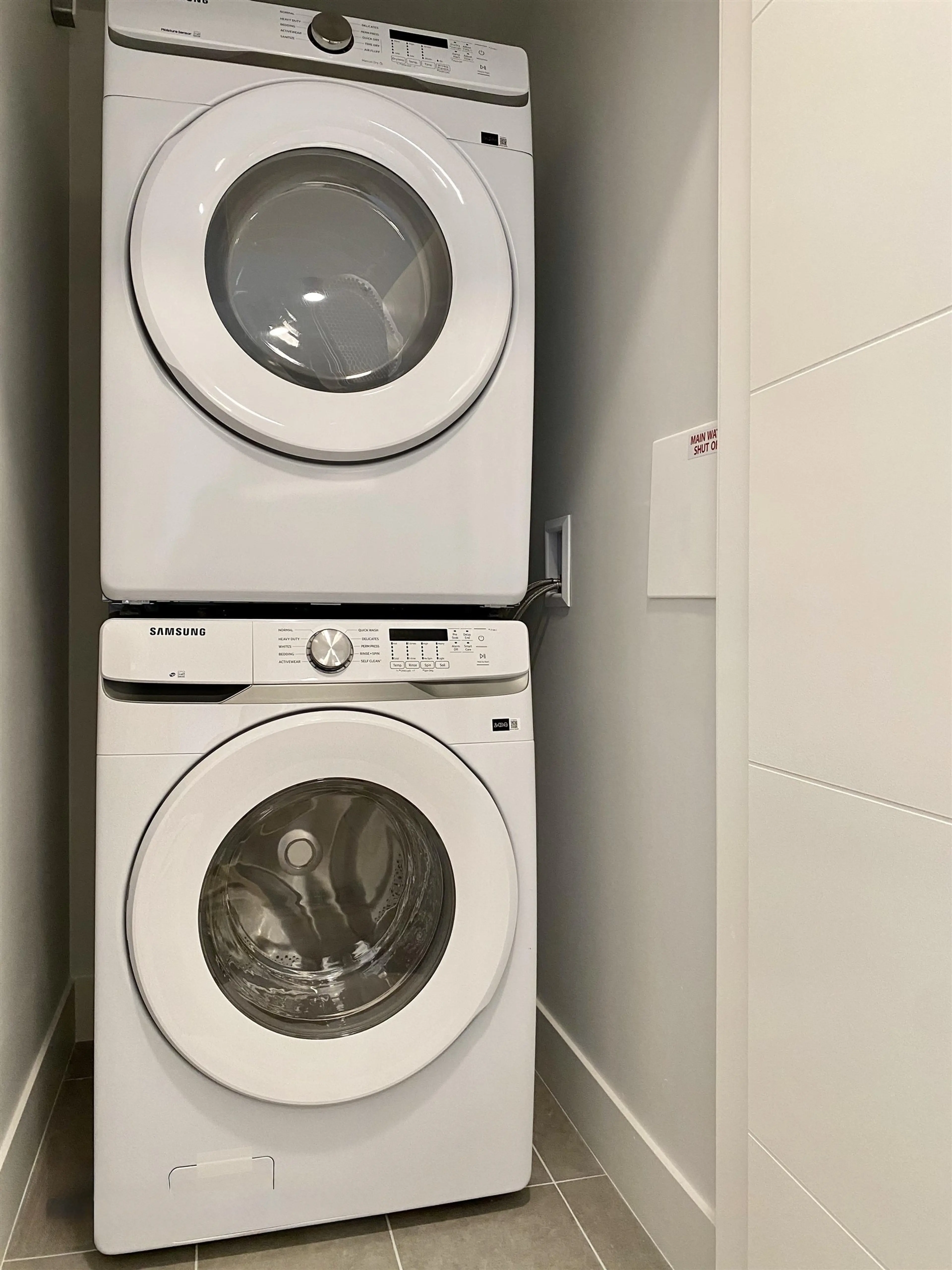 Property at #401 13458 95 AVENUE, Surrey, BC