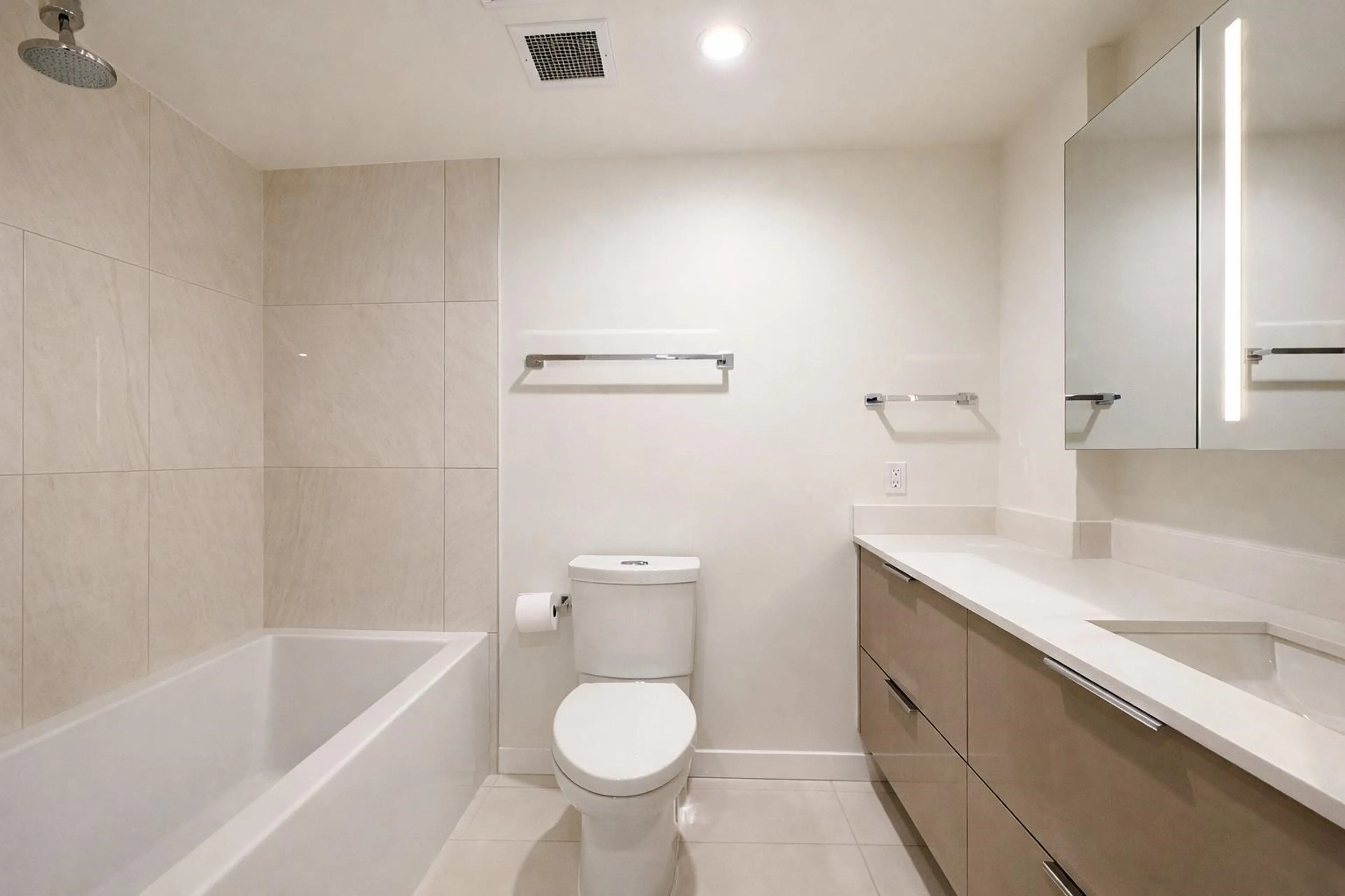 Property at #405 1401 HUNTER STREET, North Vancouver, BC