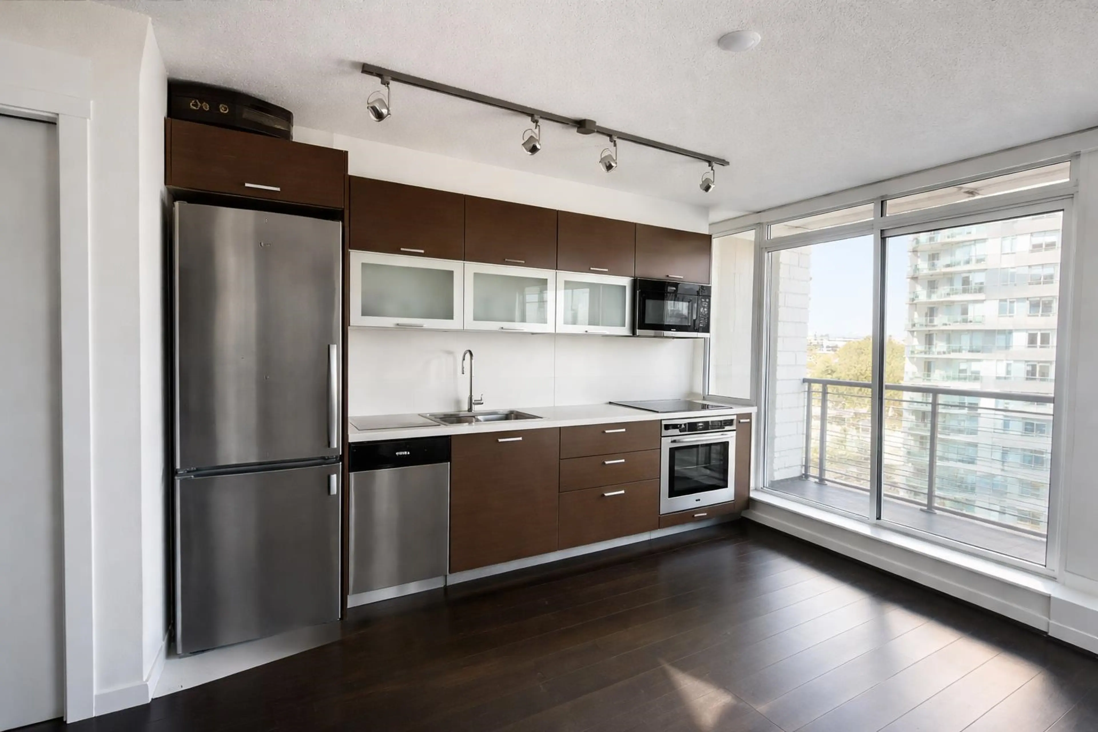 Property at #610 10777 UNIVERSITY DRIVE, Surrey, BC