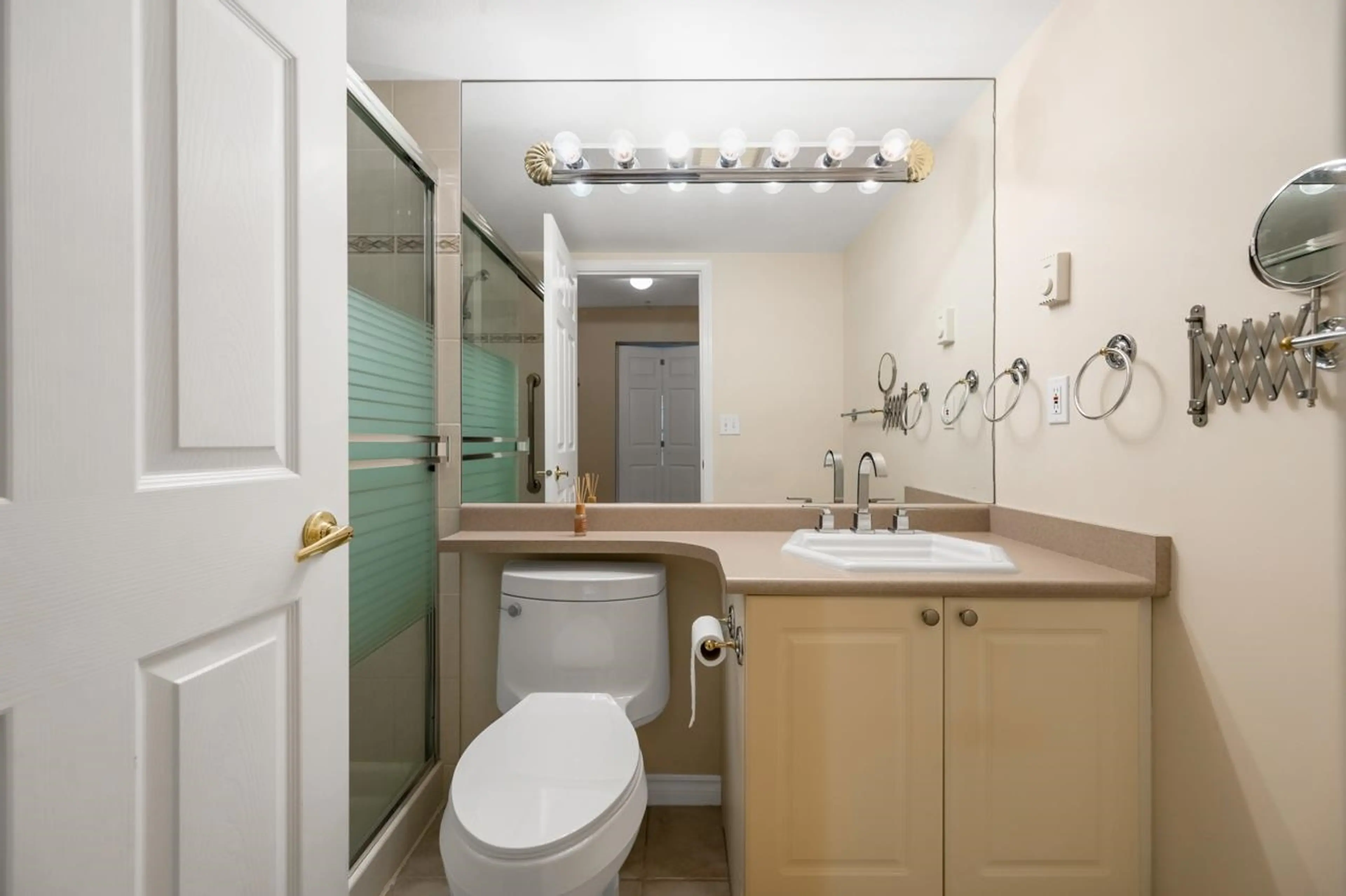 Property at #302 15325 17 AVENUE, Surrey, BC