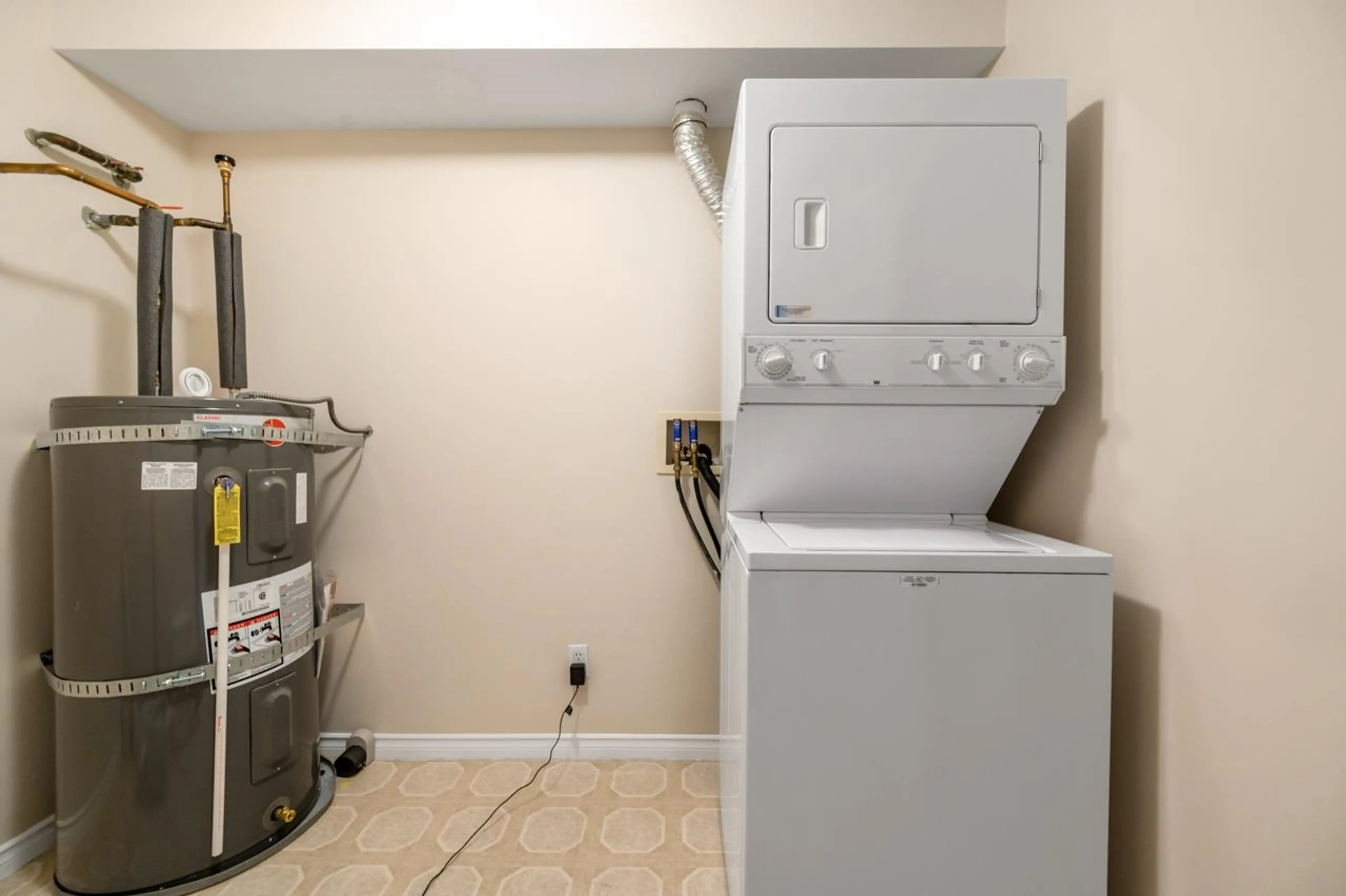 Property at #302 15325 17 AVENUE, Surrey, BC