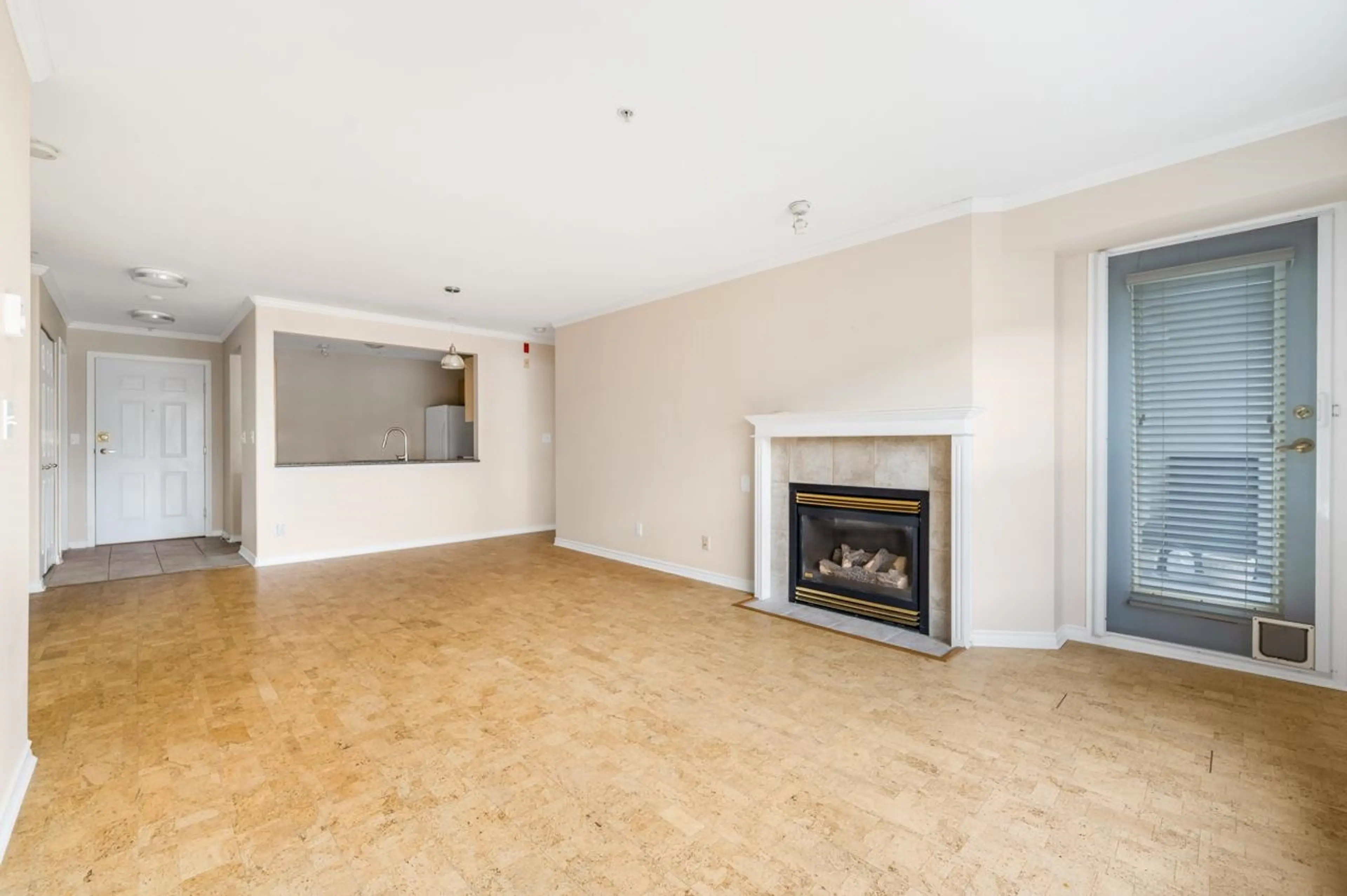 Property at #302 15325 17 AVENUE, Surrey, BC