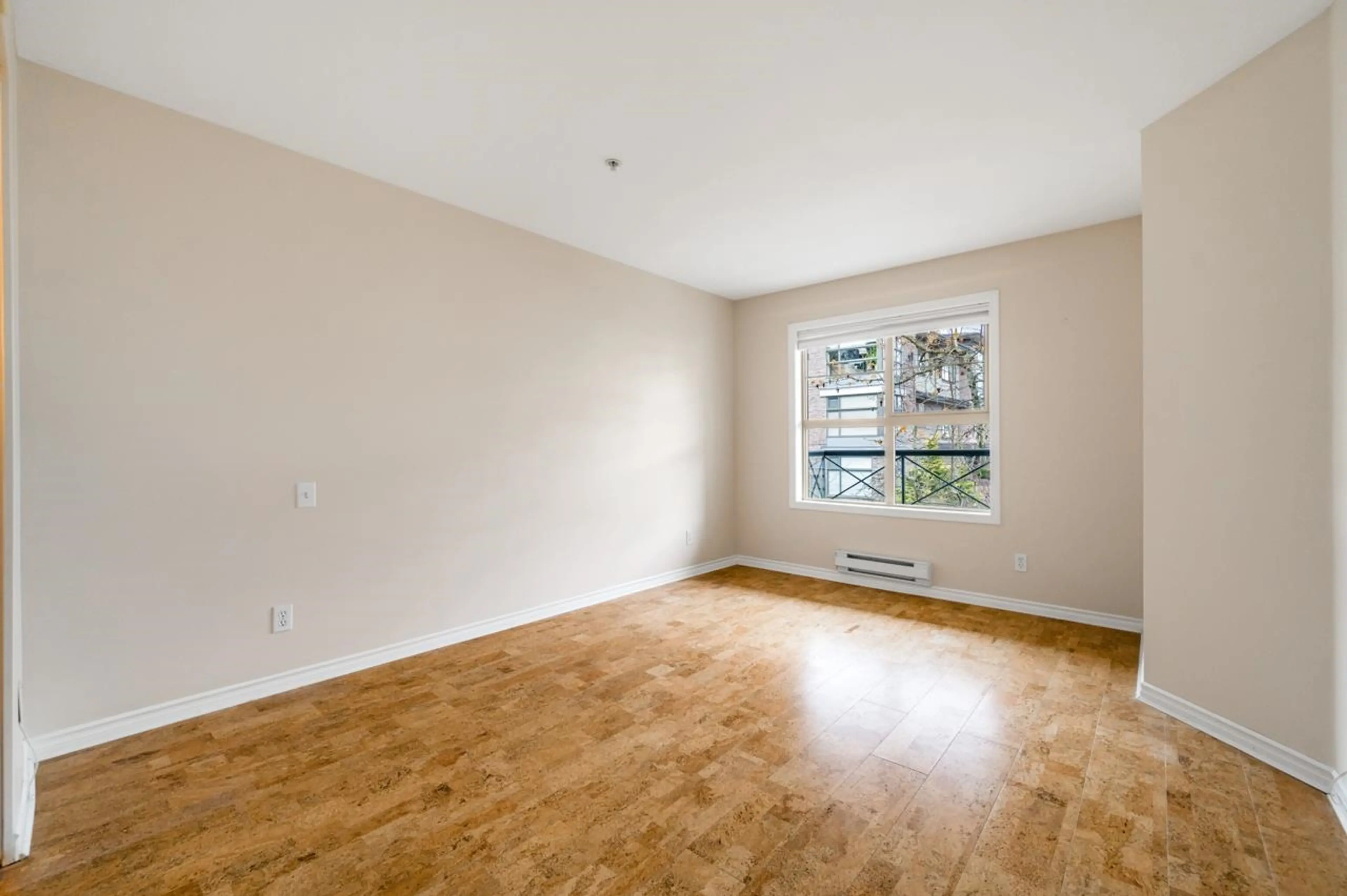 Property at #302 15325 17 AVENUE, Surrey, BC