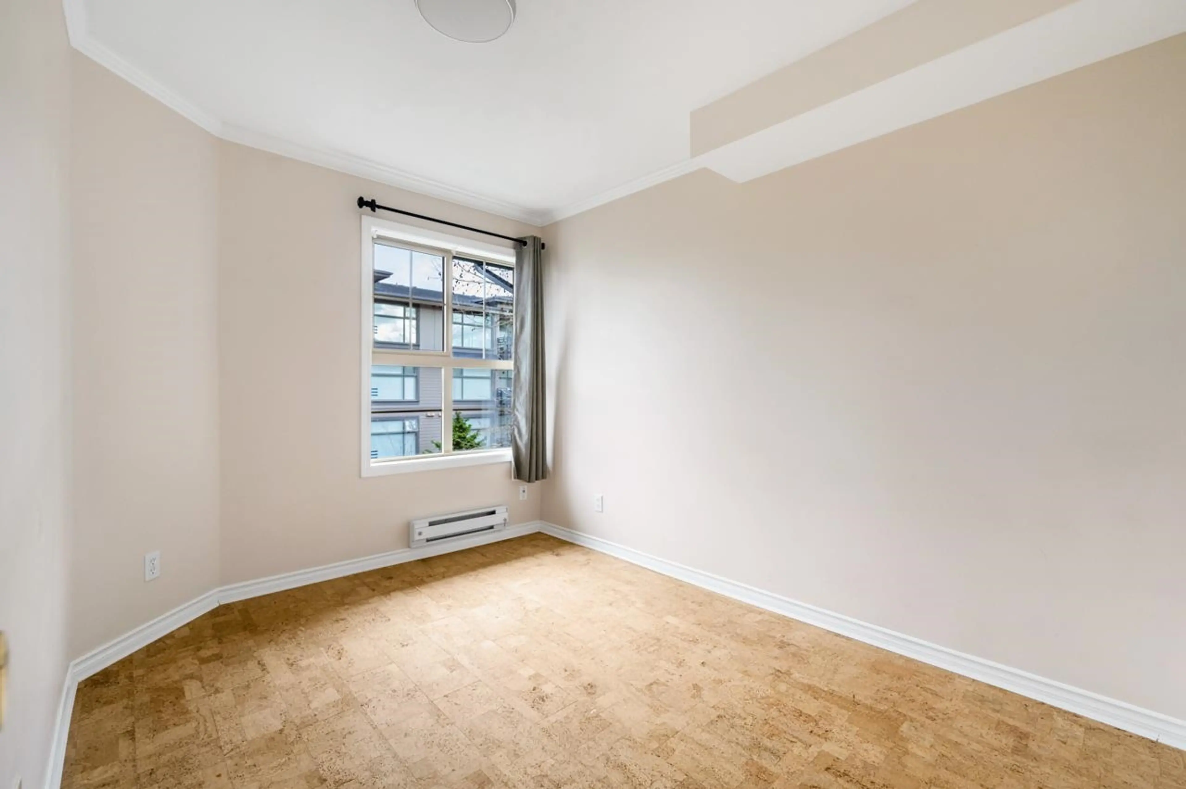 Property at #302 15325 17 AVENUE, Surrey, BC