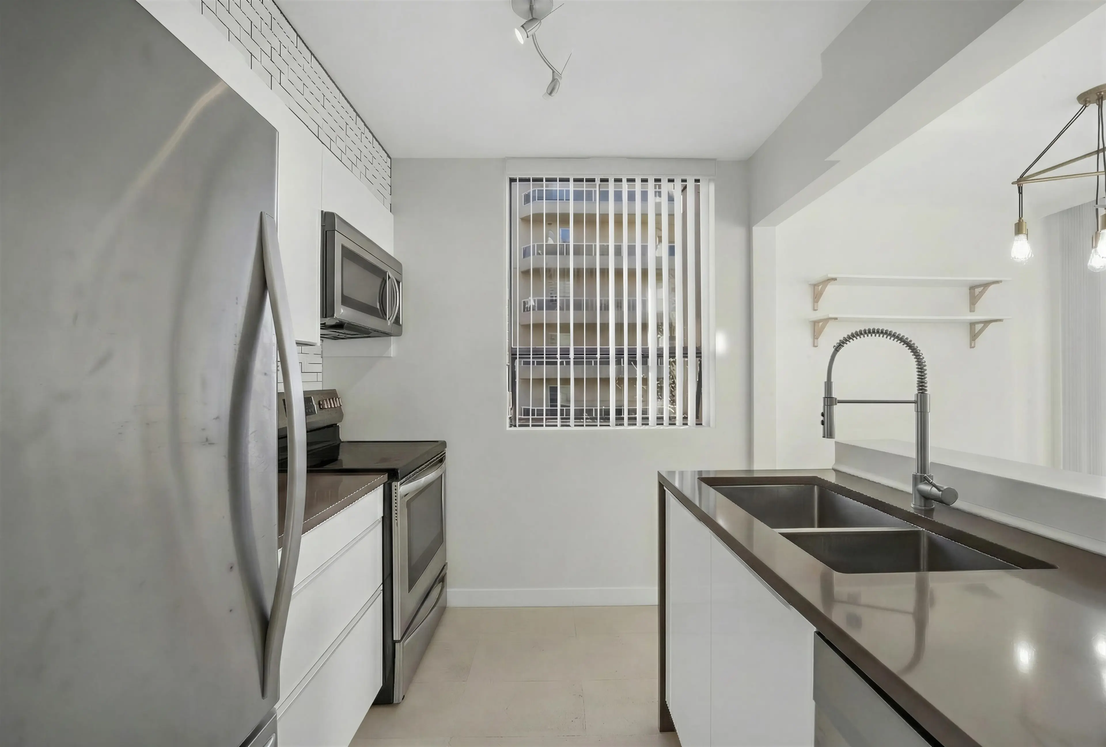 Property at #502 1737 DUCHESS AVENUE, West Vancouver, BC