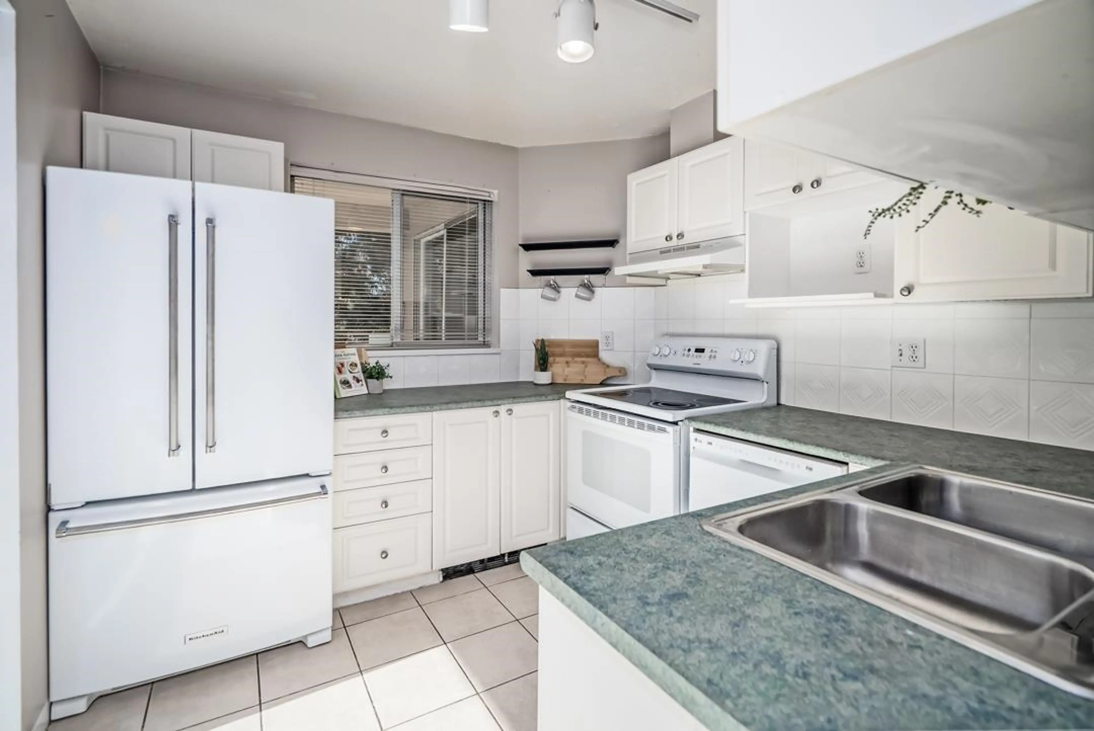 Property at #203 13733 74 AVENUE, Surrey, BC