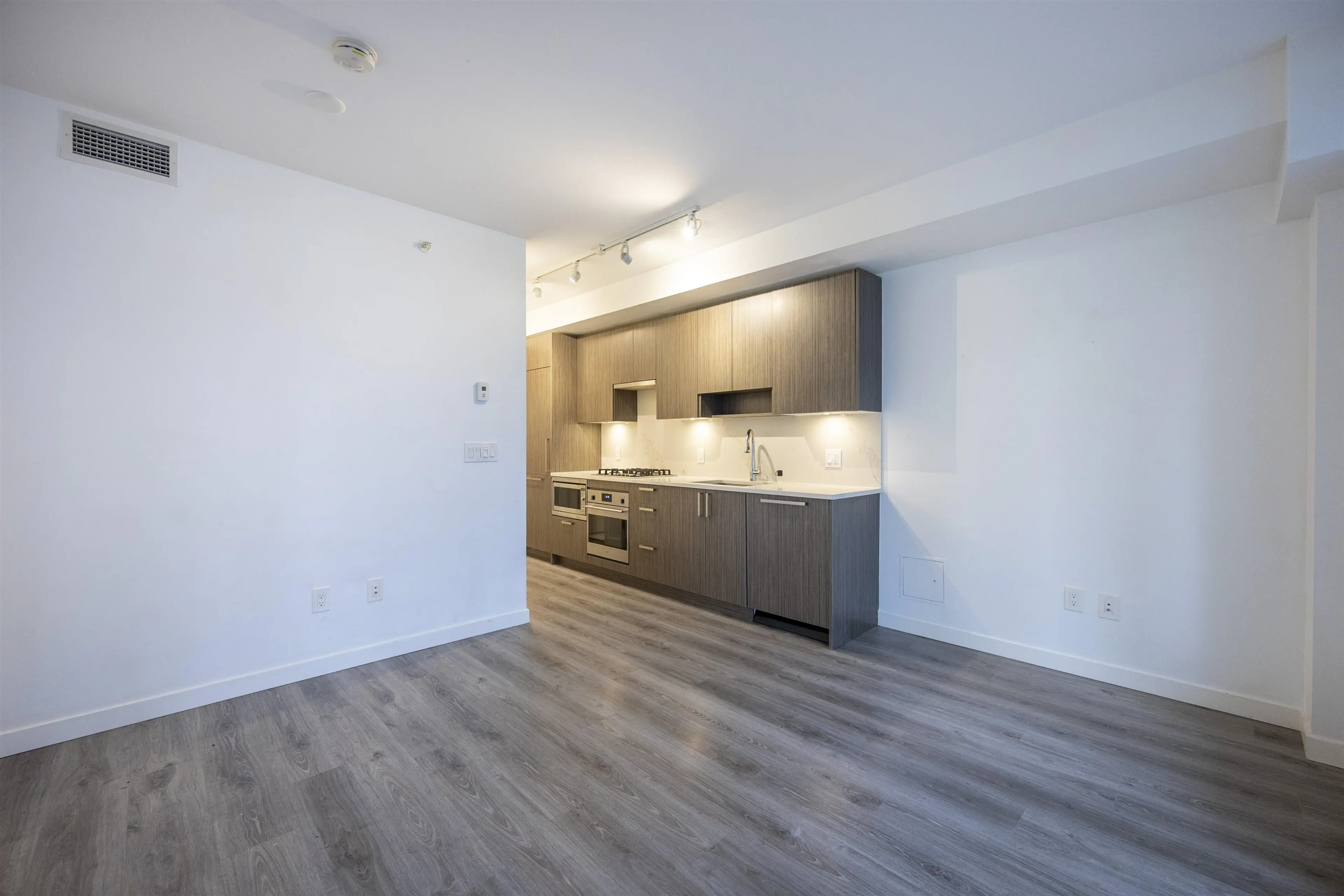 Property at #618 13350 CENTRAL AVENUE, Surrey, BC