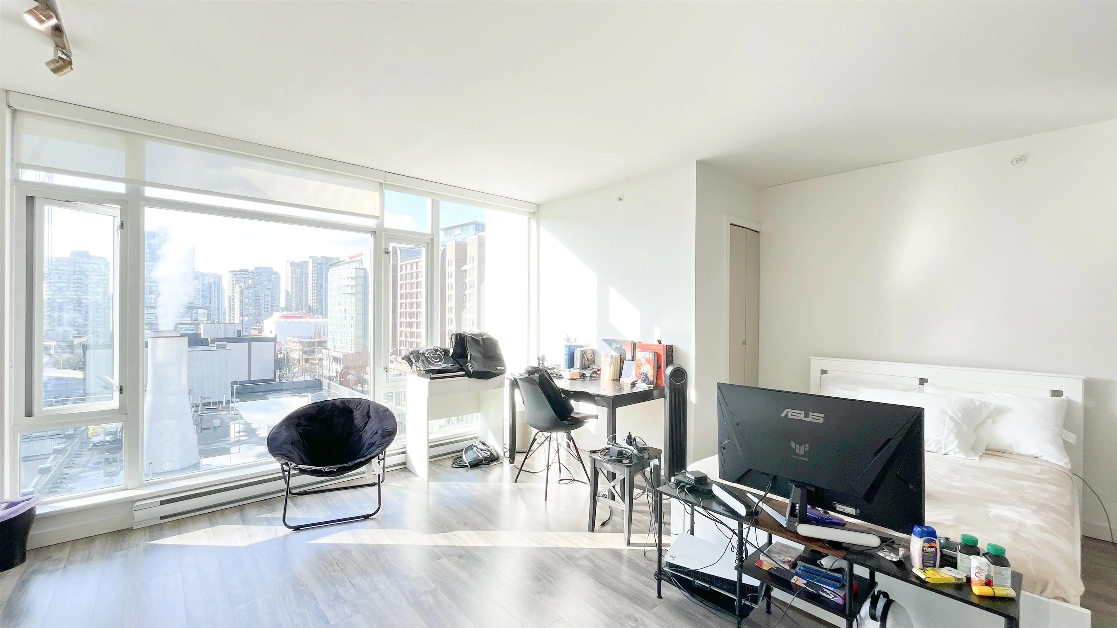 Property at #905 161 W GEORGIA STREET, Vancouver, BC