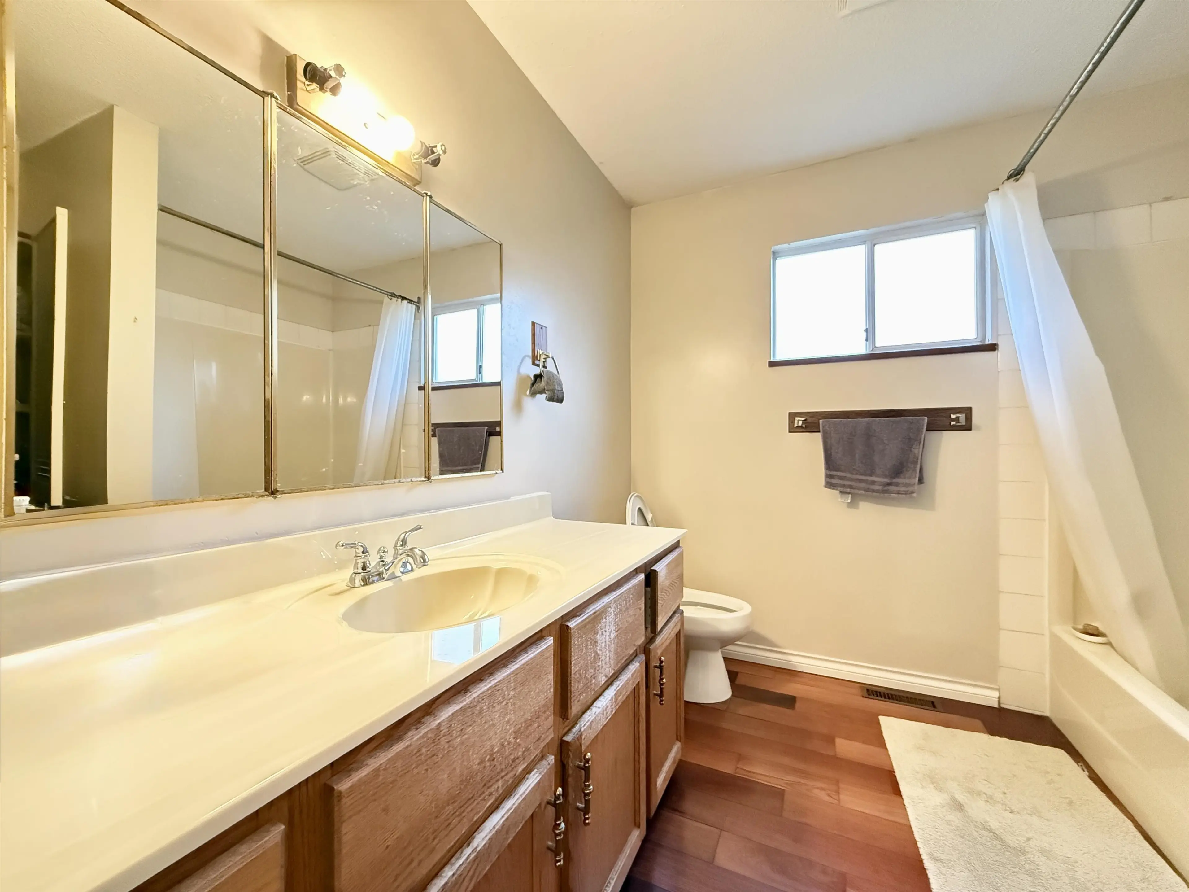 Property at 18572 76 AVENUE, Surrey, BC