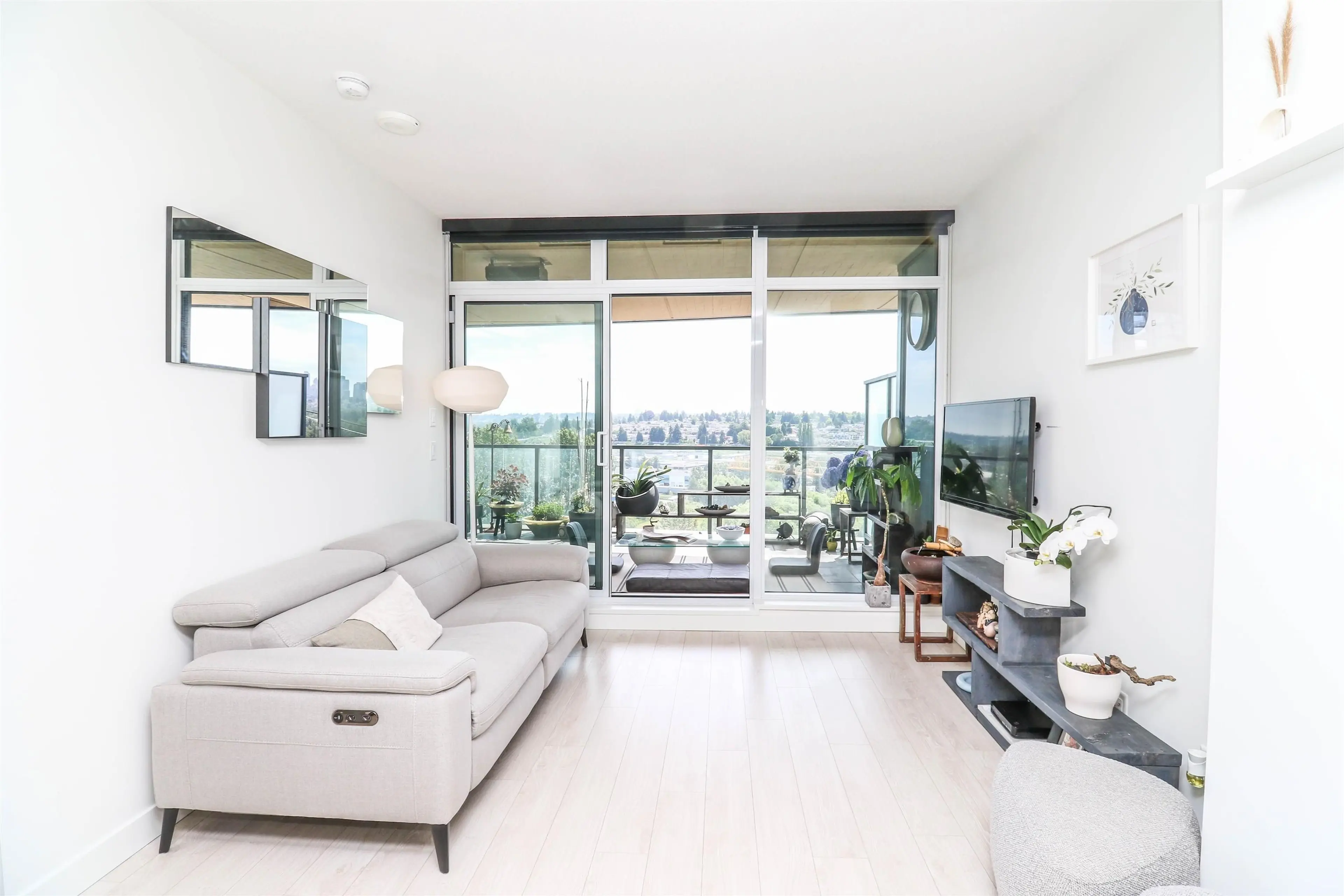 Property at #610 4890 LOUGHEED HIGHWAY, Burnaby, BC