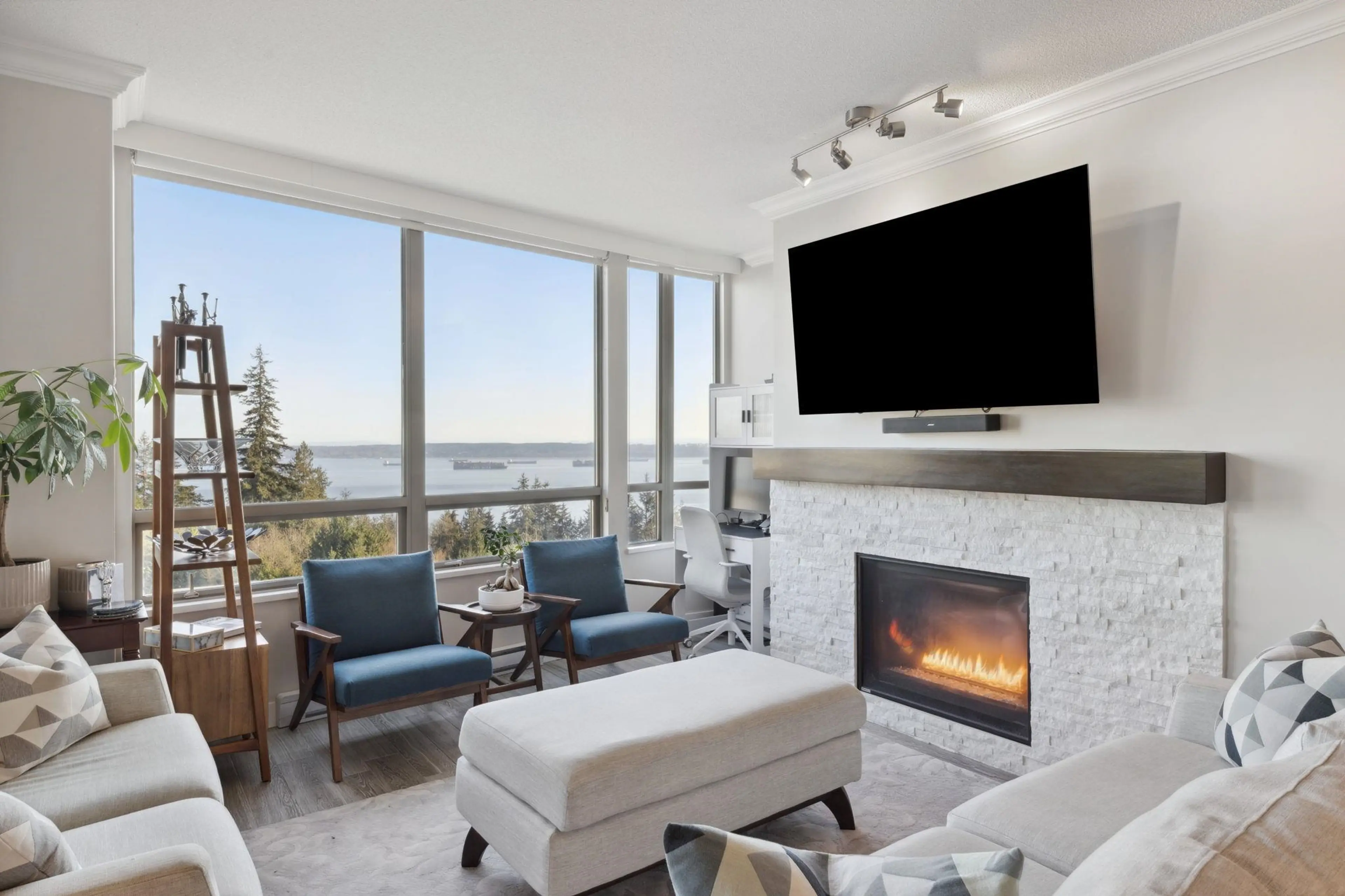 Property at #302 3131 DEER RIDGE DRIVE, West Vancouver, BC