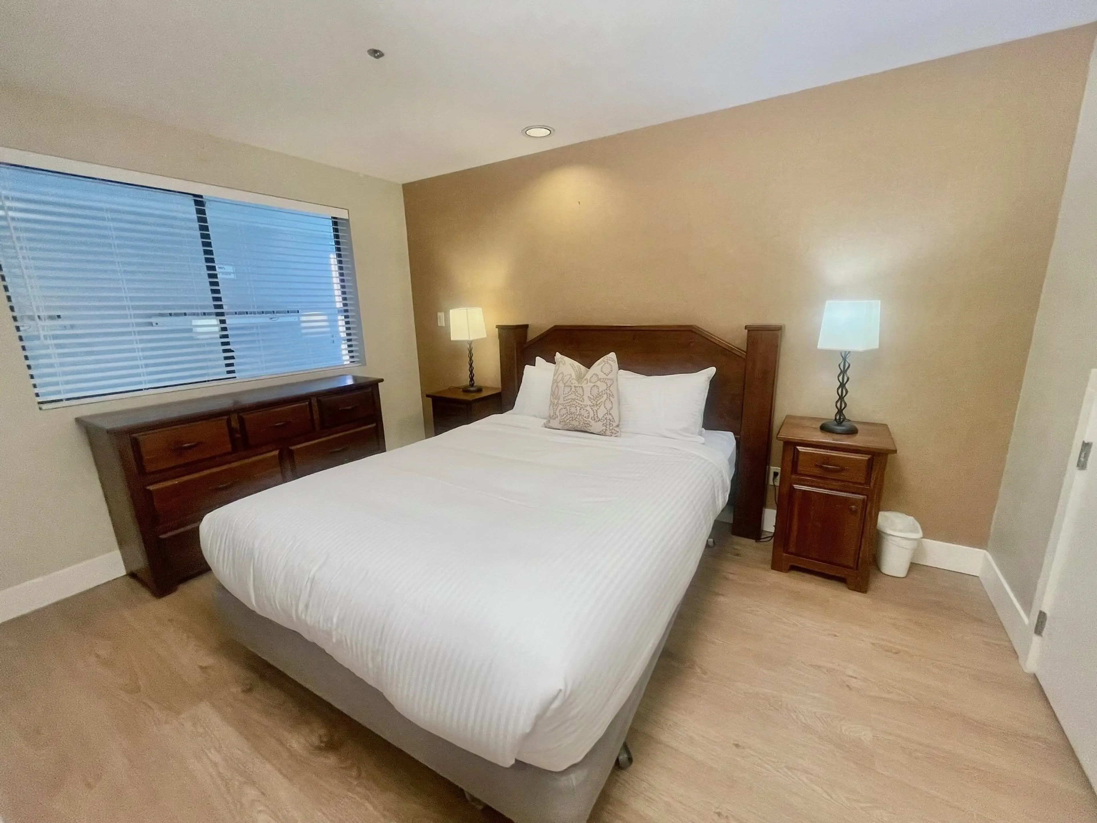 Property at #WEEK 11 902-4293 MOUNTAIN SQUARE, Whistler, BC