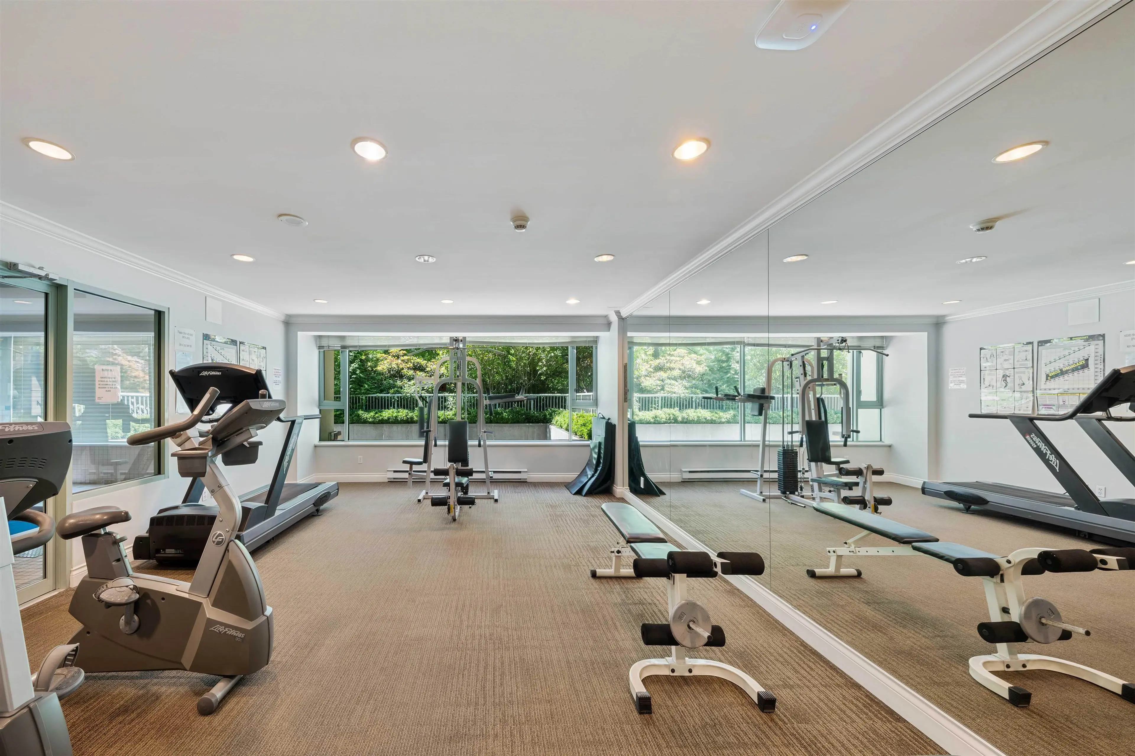 Property at #1605 15030 101 AVENUE, Surrey, BC